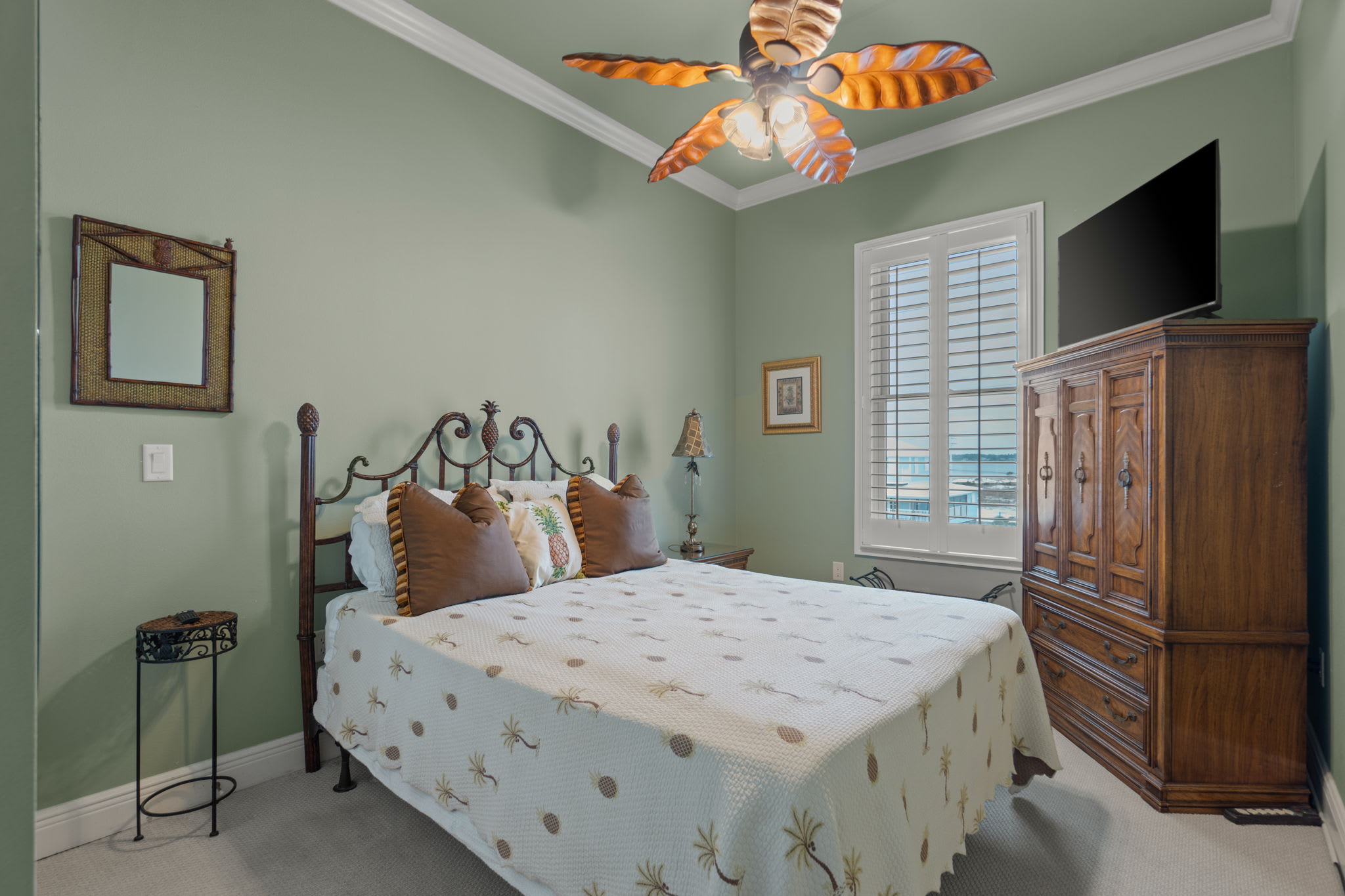 Guest Bedroom 2 (Queen) Guest Bedroom 2 (Queen)