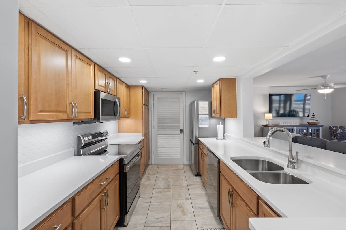 Large kitchen, well equipped