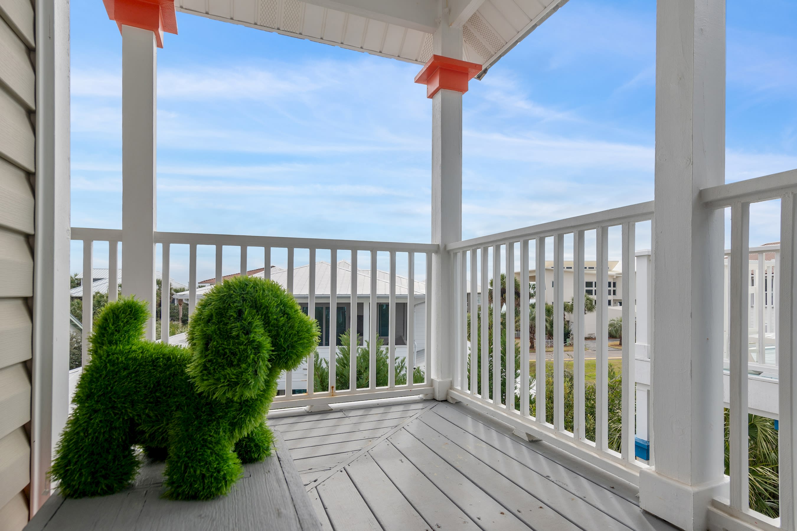 Hear the waves from the balcony!