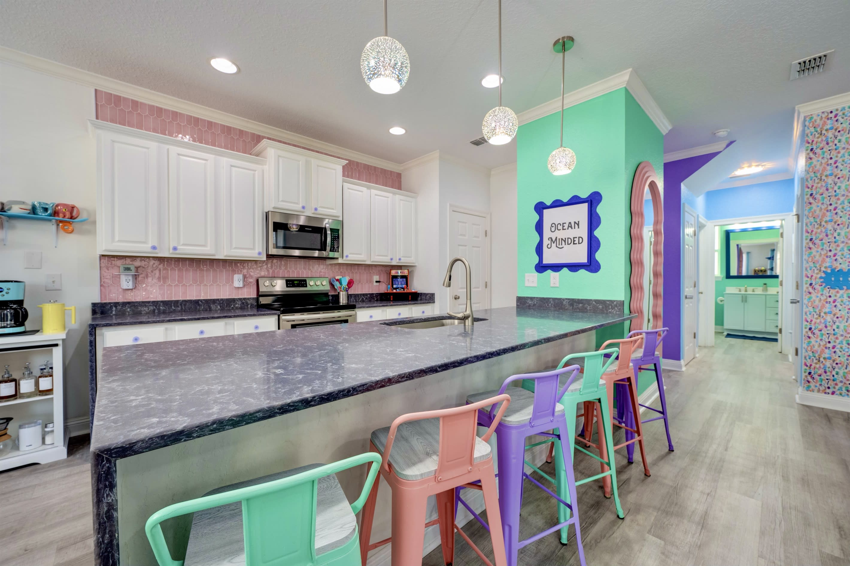 seating for 6 at the bar