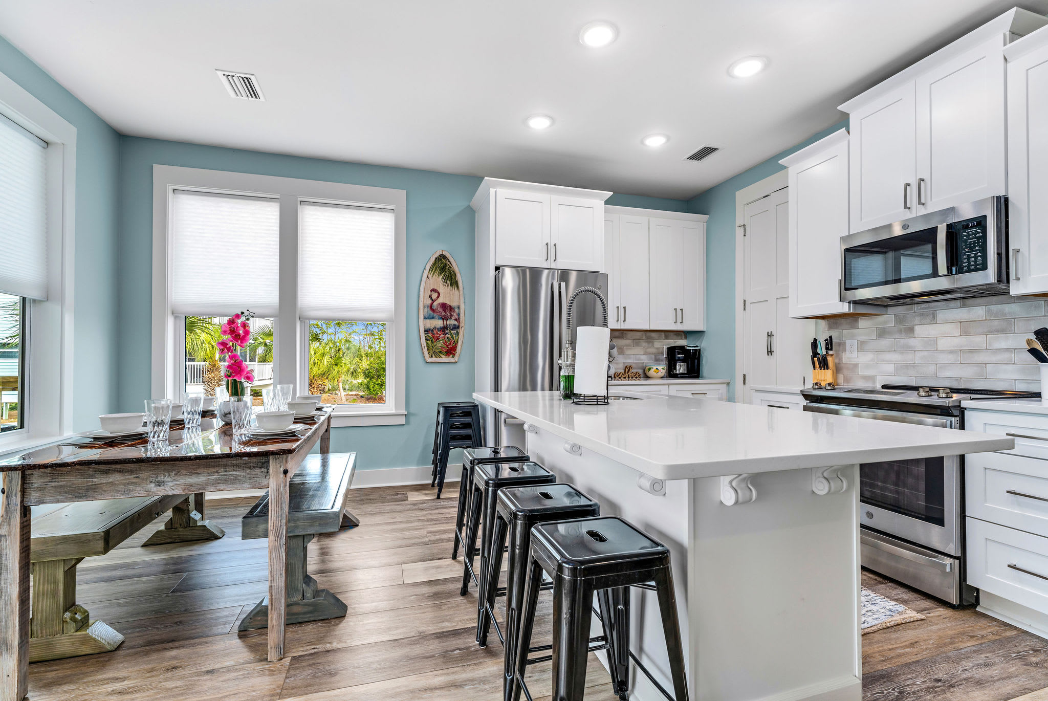 Dining Area & Fully Stocked Kitchen