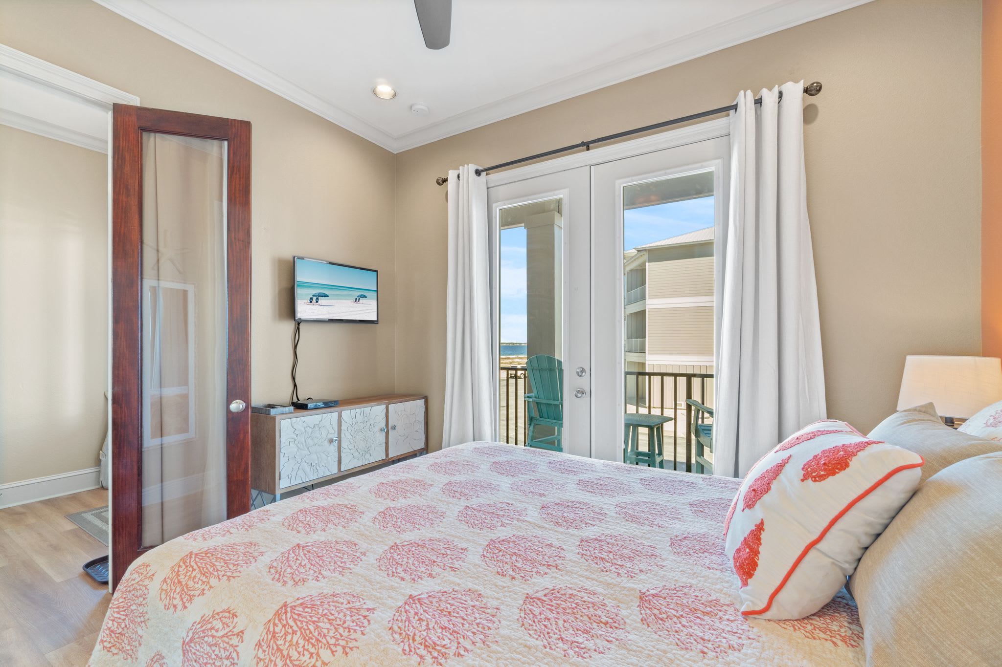 Guest Bedroom 1 (Queen)