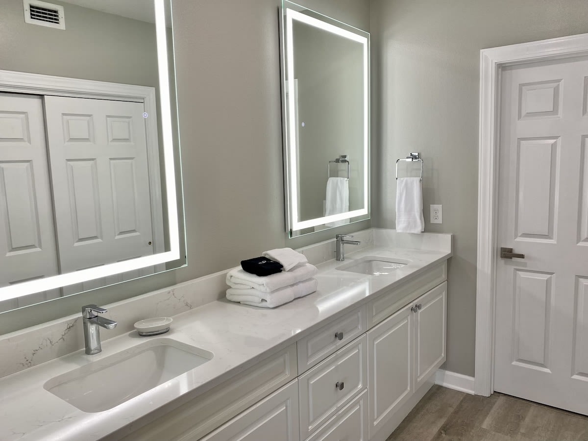 Master King Suite Vanity