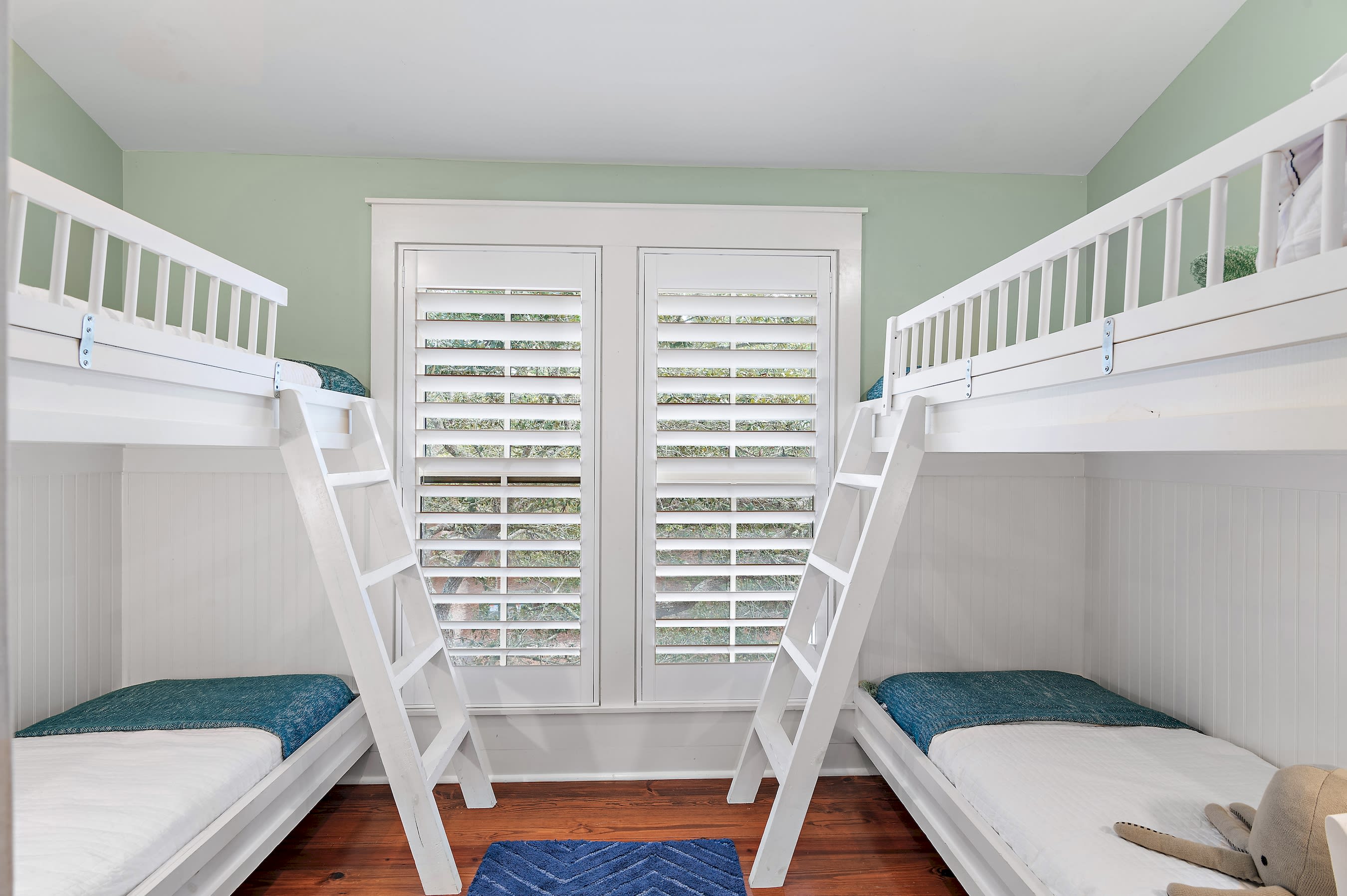 Bunk room with 4 twin beds