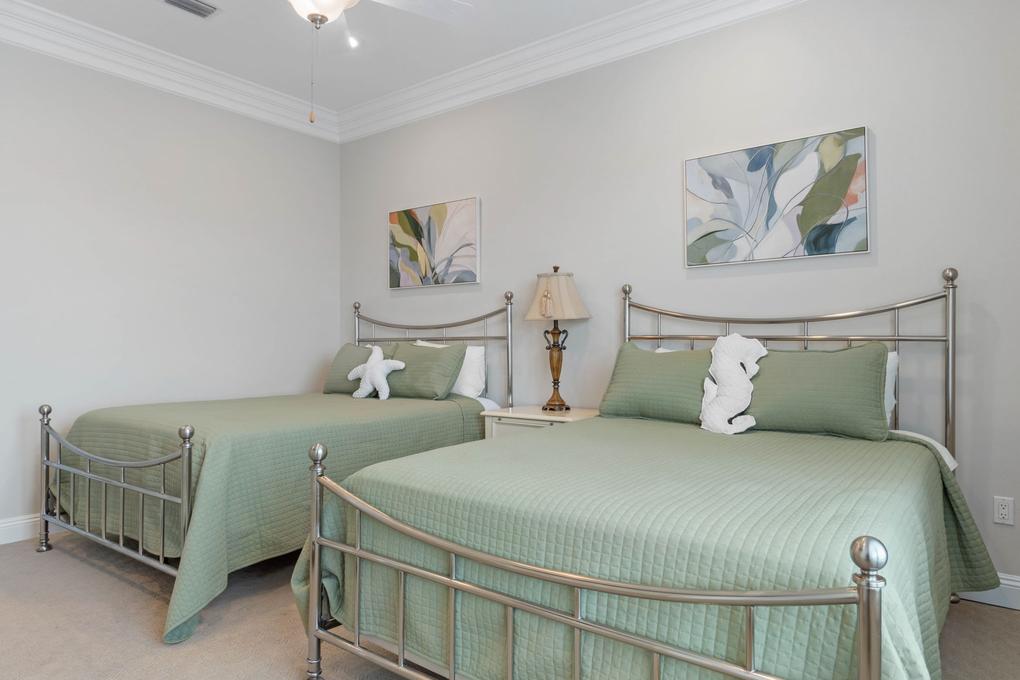 3rd Floor Guest Bedroom 2 (2 Queens)