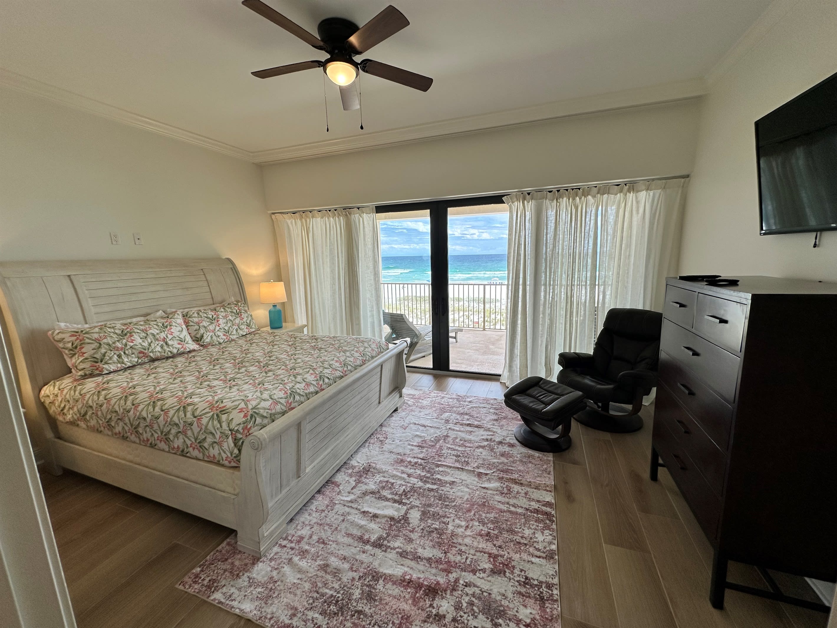 Master Bedroom (King)