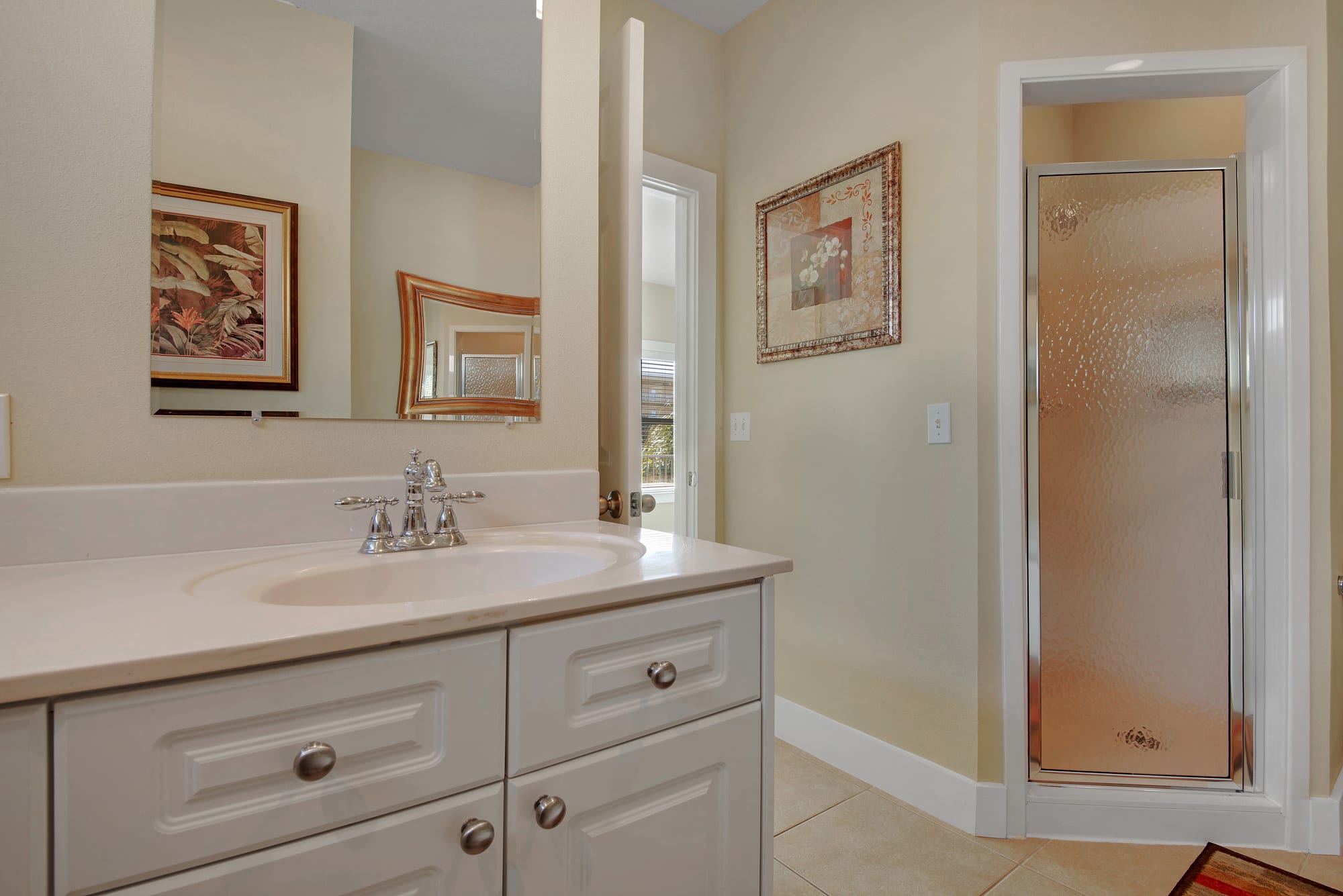master bath also has dual sinks