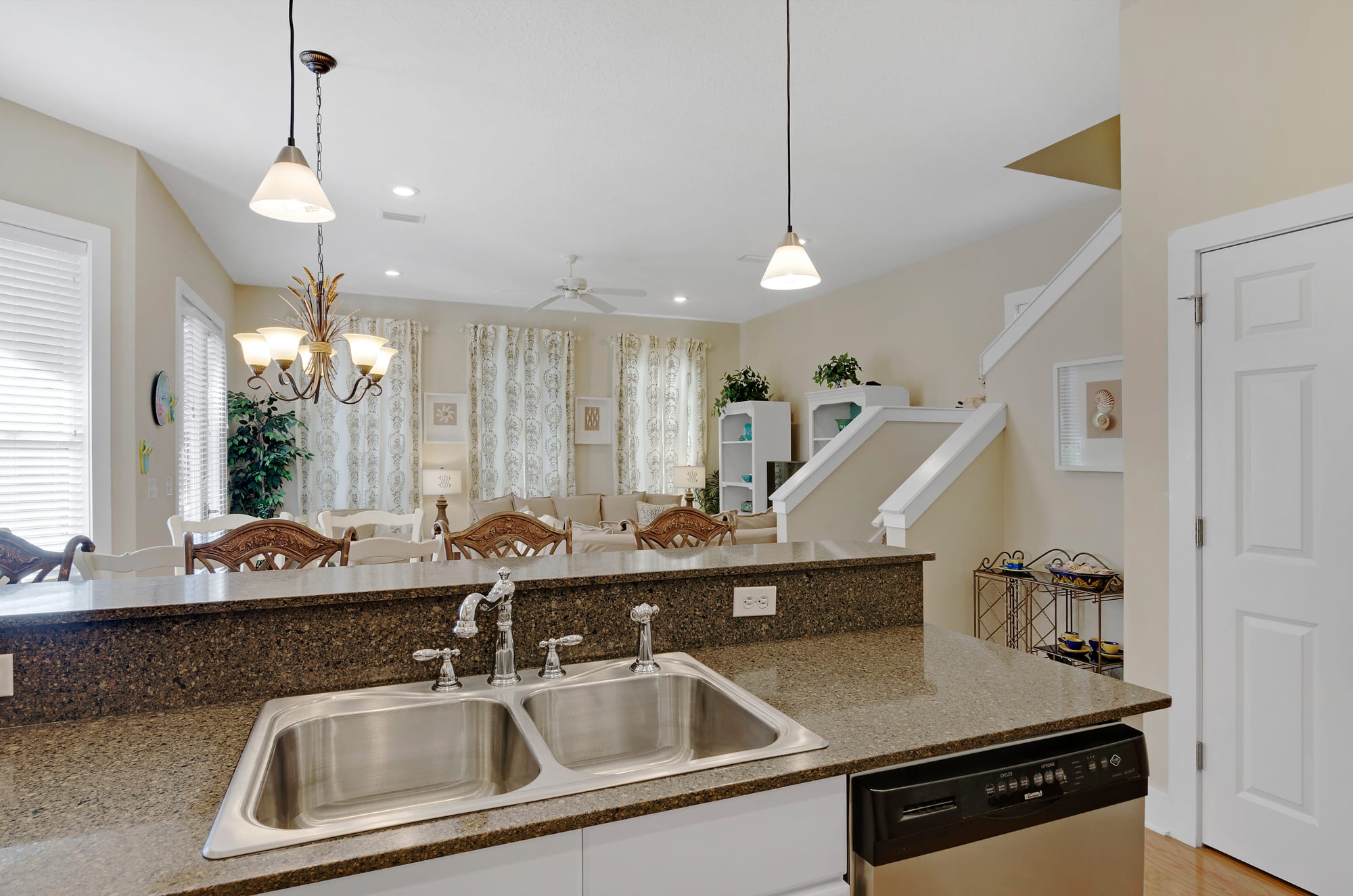 Well equipped kitchen for all your cooking needs!