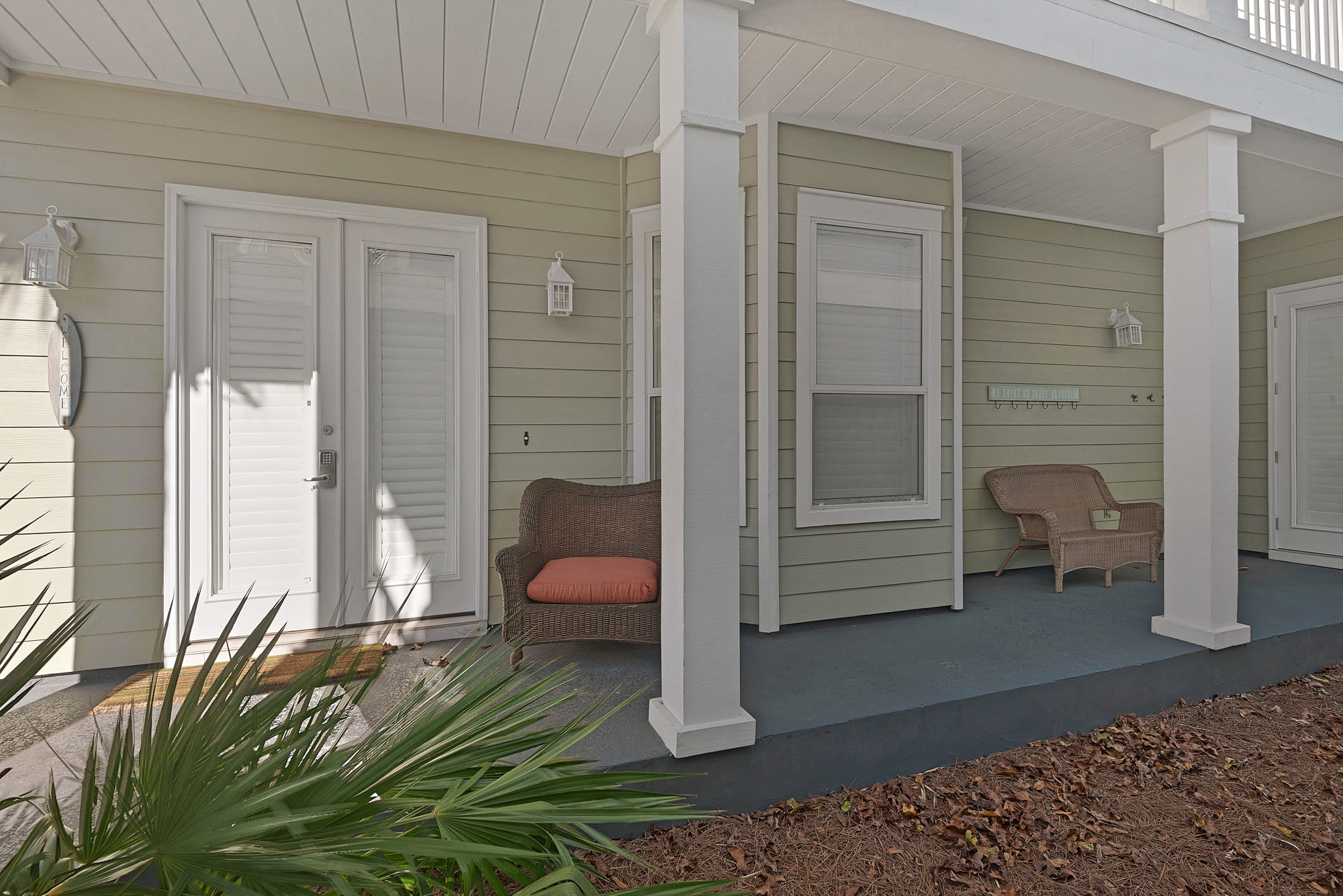 outdoor seating on lower deck and upper balcony