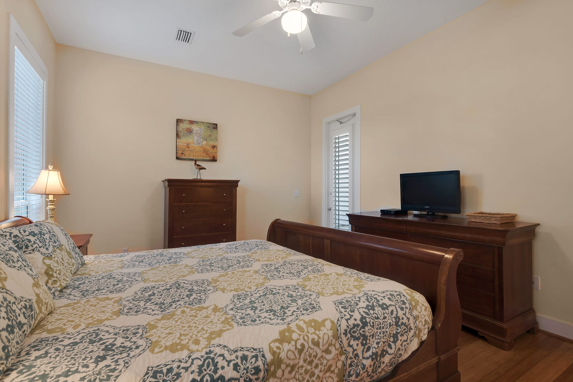 Large flat screen tv in 1st floor second master bedroom