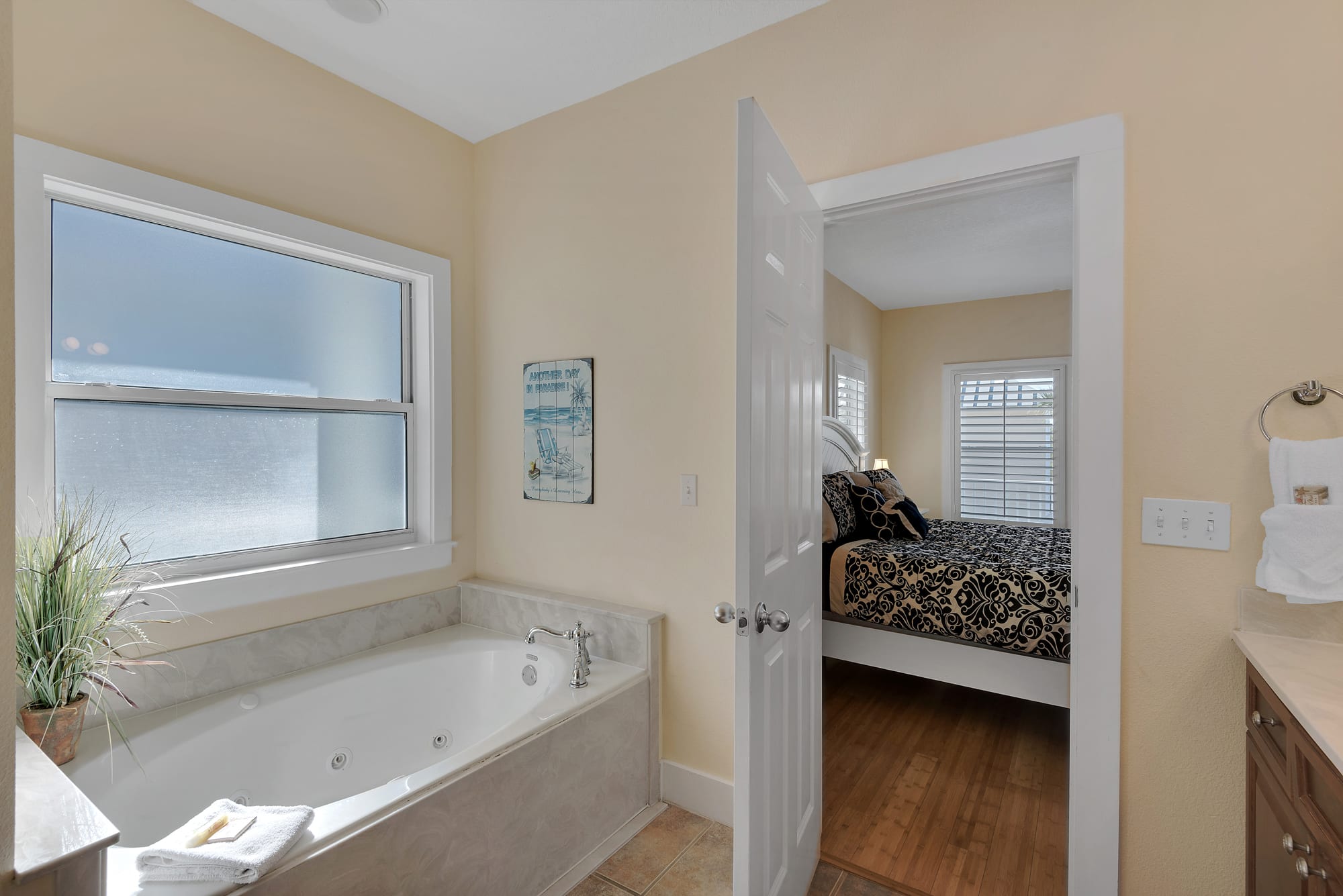 jetted tub in master bath