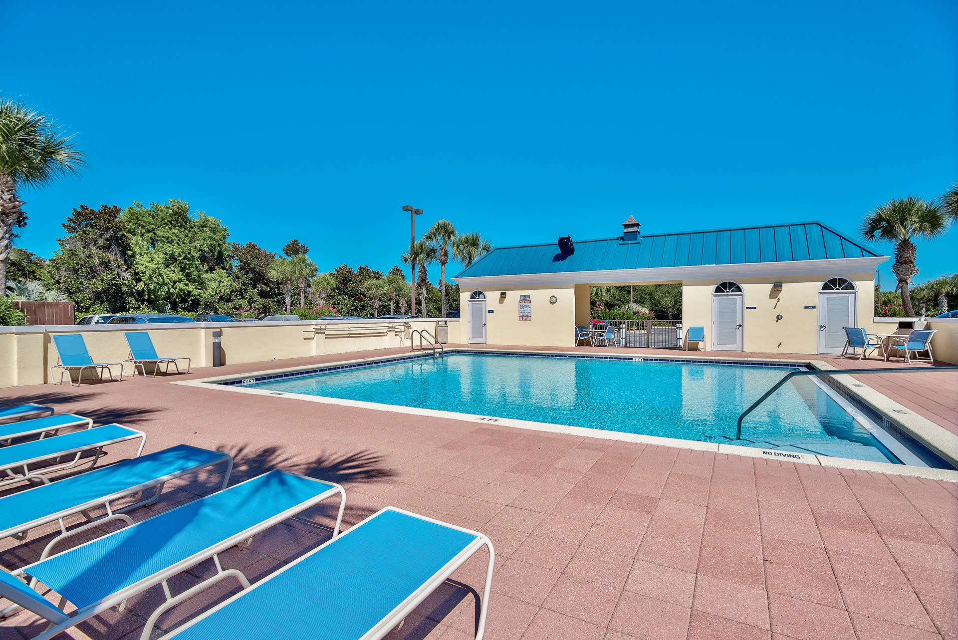 Leeward Key second pool behind building. 