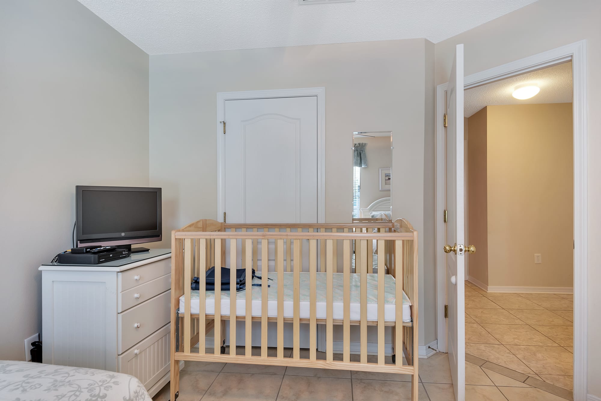 portable crib available in 4th bedroom