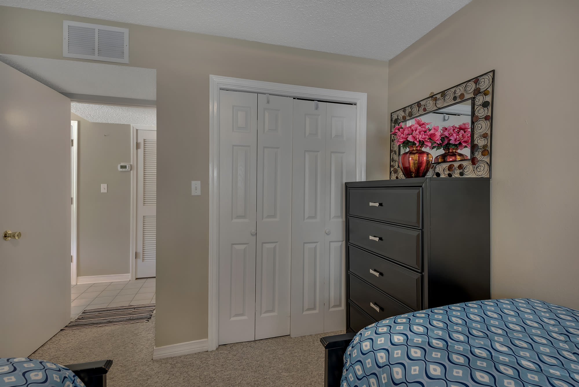 no tv in guest bedroom