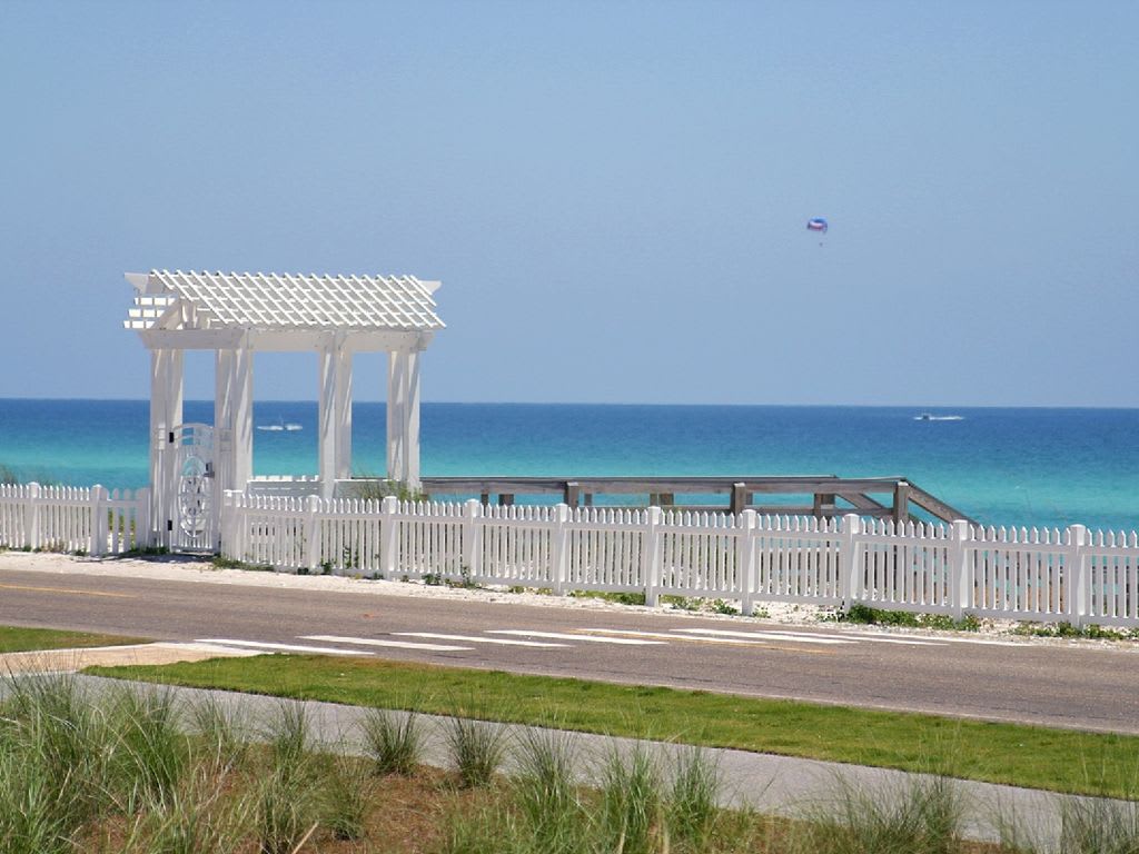 GULF FRONT - BEACH ACCESS 
