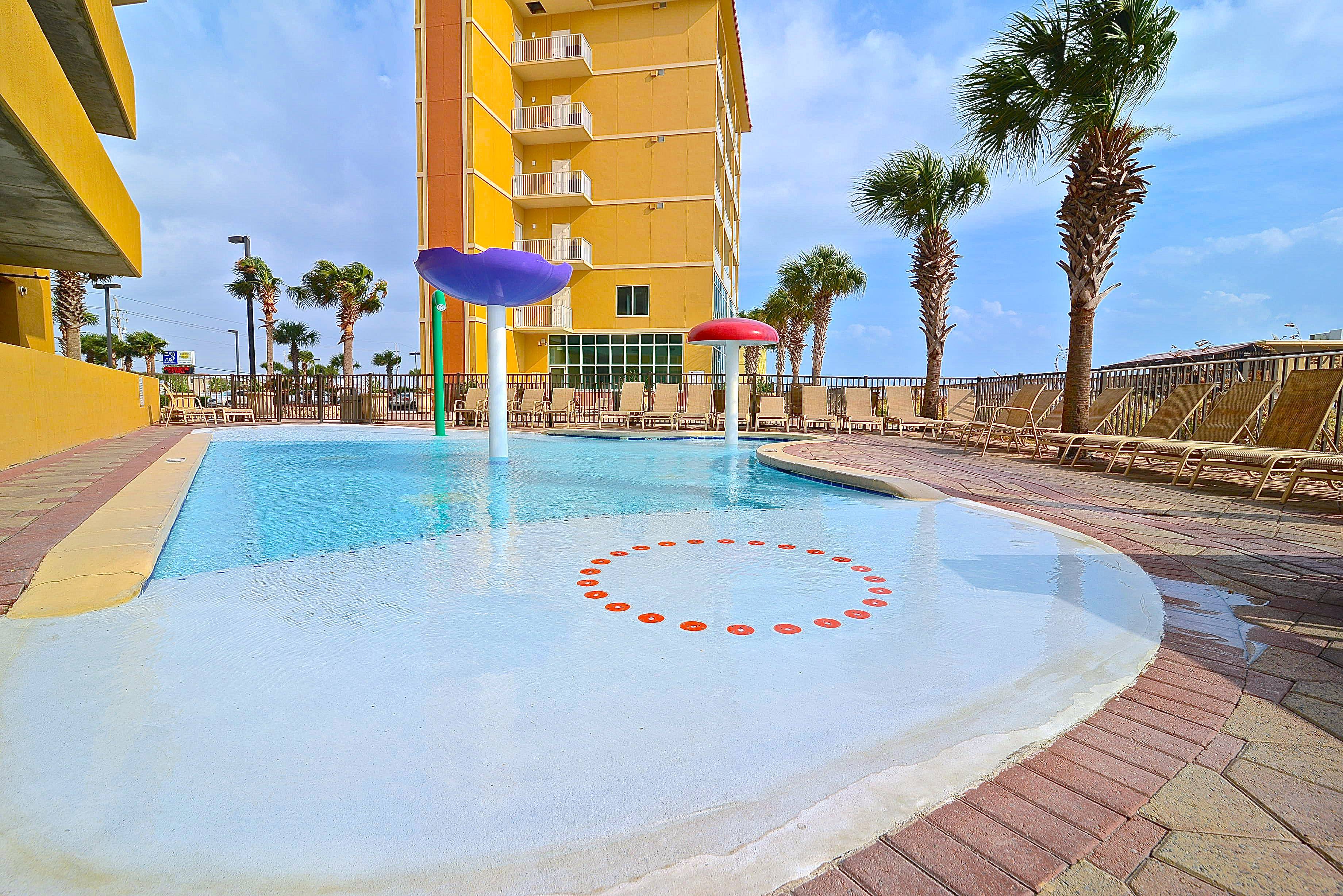 Zero Entry Children's Pool With Spray Fountains