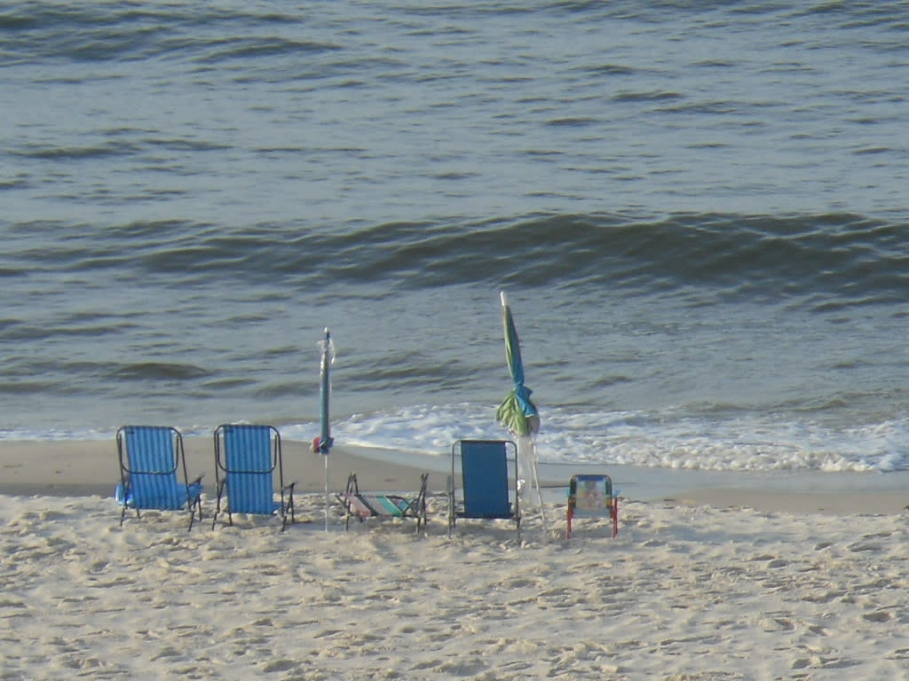 Enjoy a day on the beautiful sugar sands of Gulf Shores at Seawind 409.  We are waiting for you!