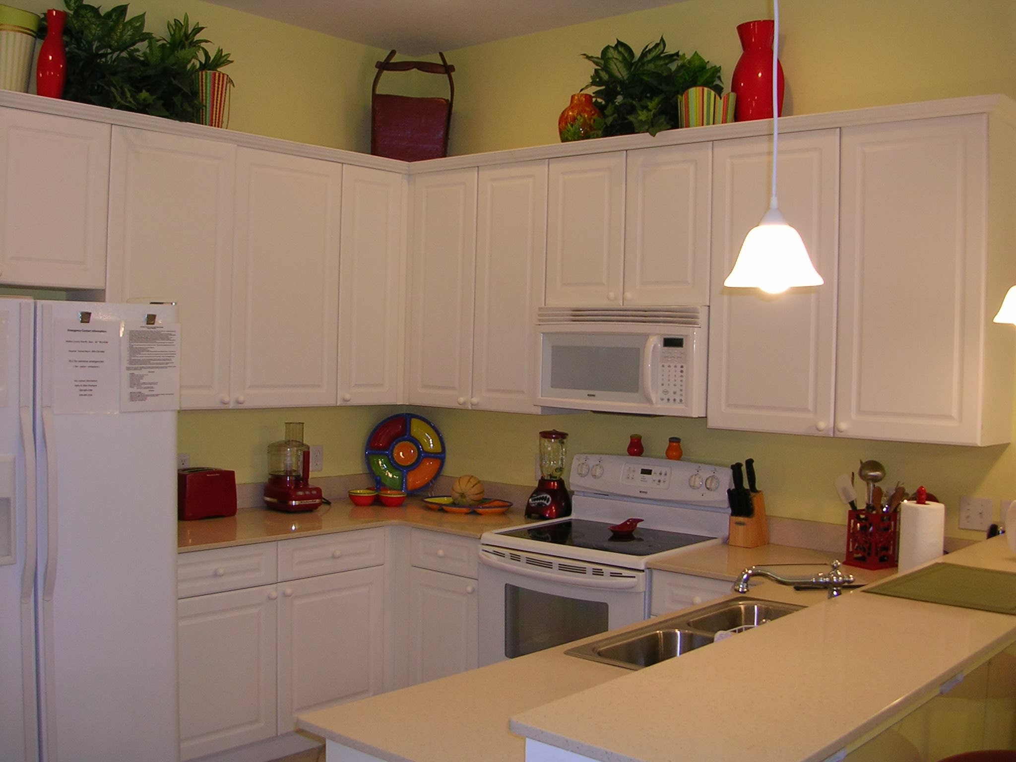 Ktichen features  granite countertops
