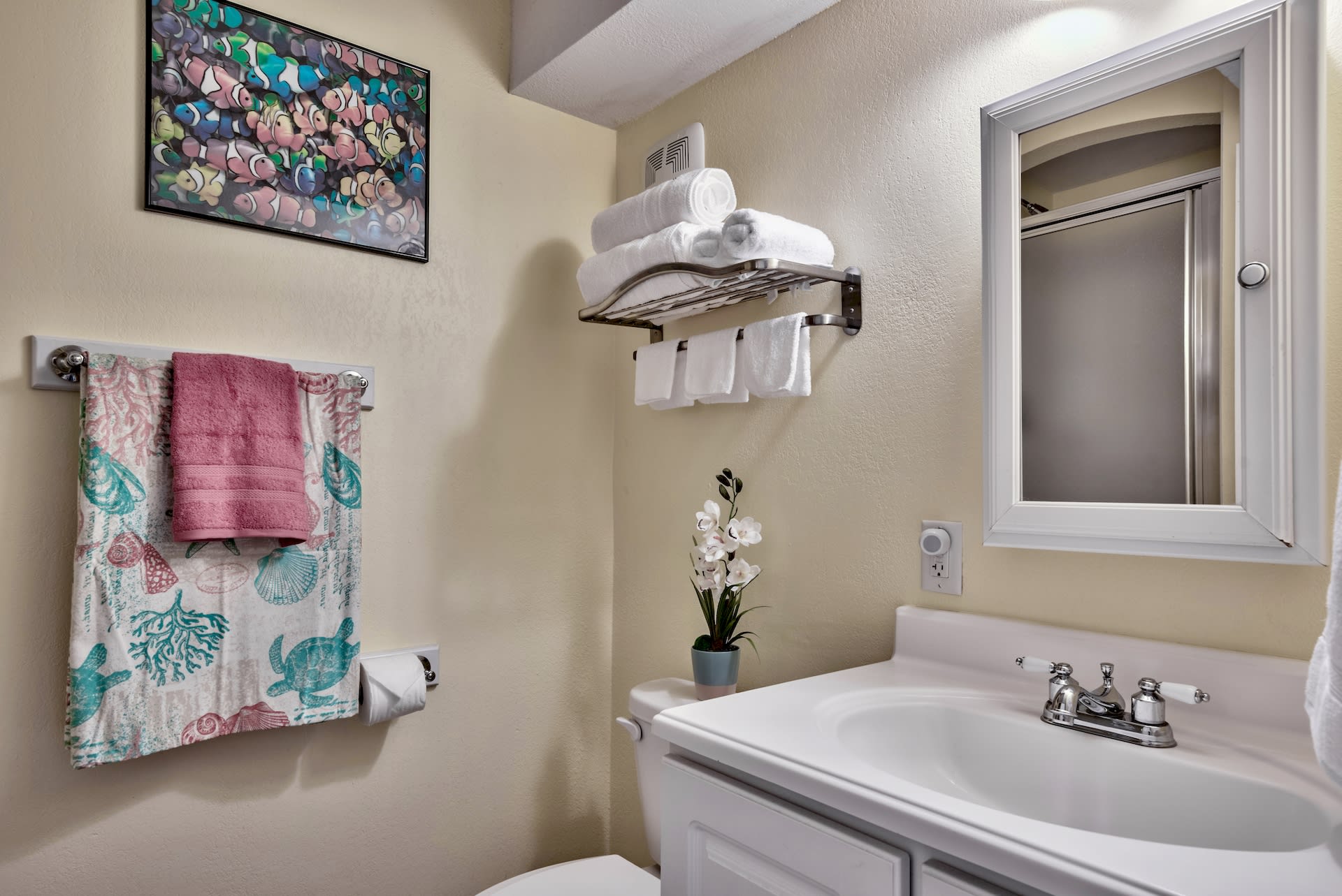 Hallway Bath with 2nd Shower