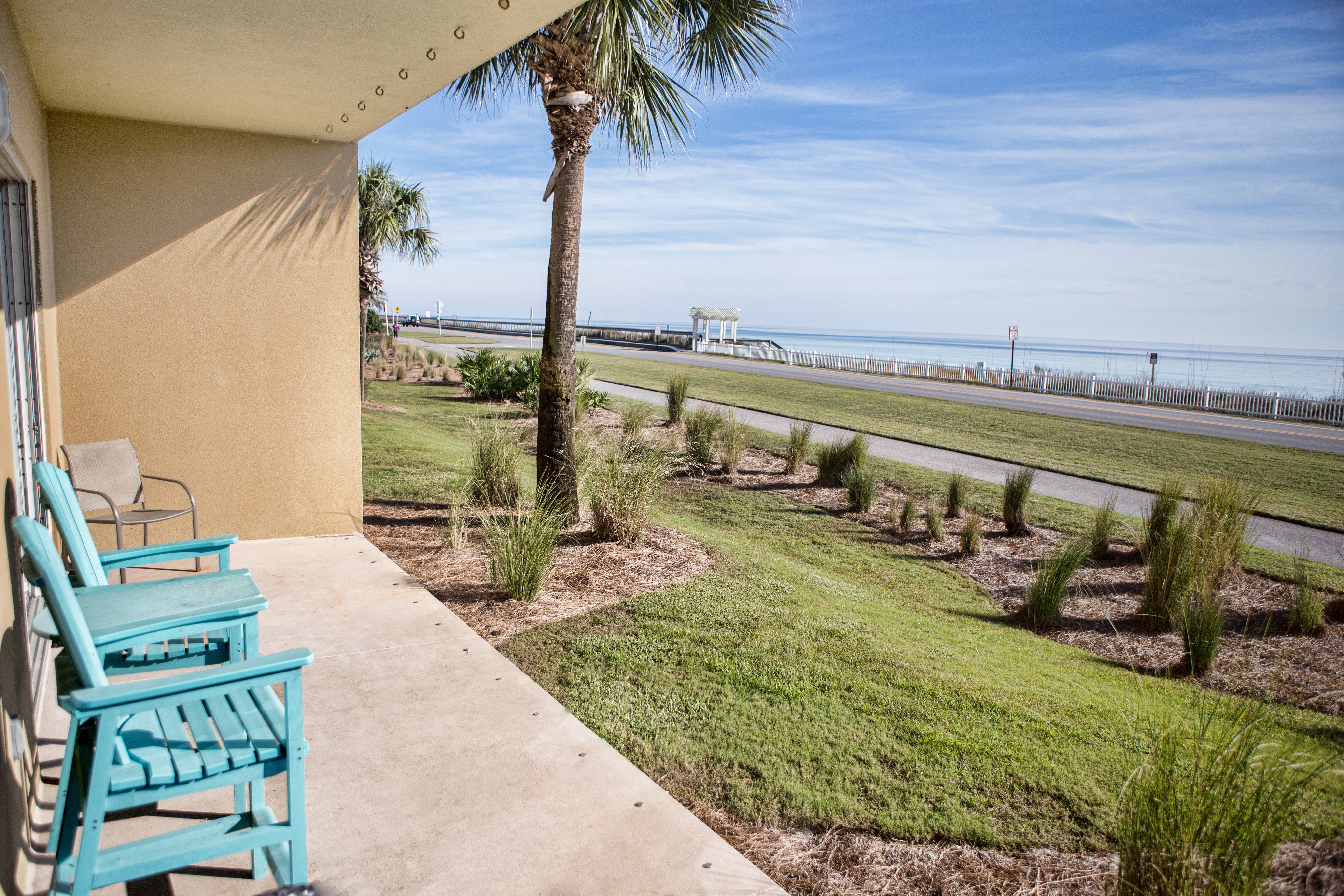 GULF FRONT - Enjoy your morning coffee watching dolphins swim from our patio!