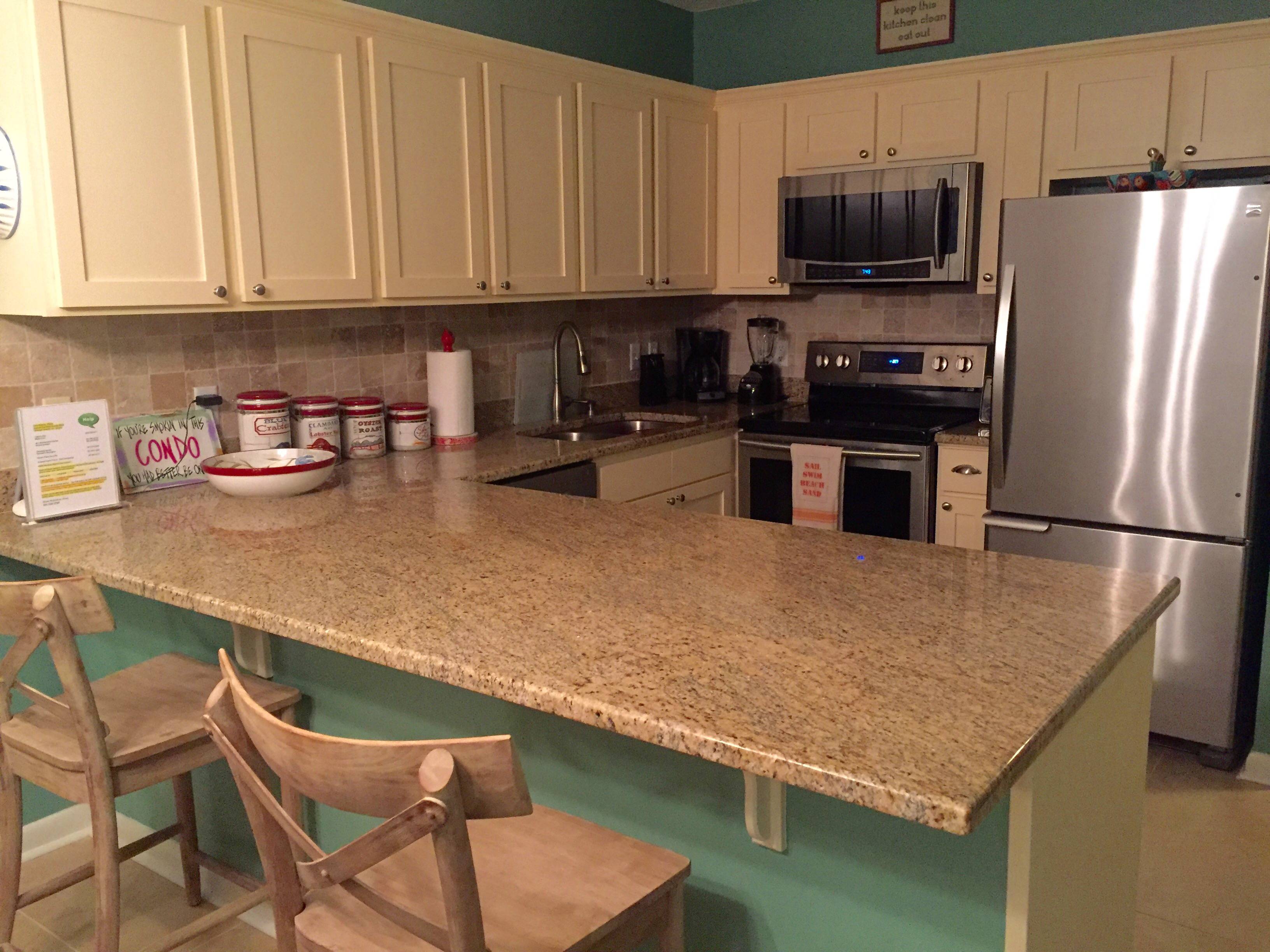 New granite countertops, new stainless steel appliances. Fully equipped kitchen with all large and small appliances
