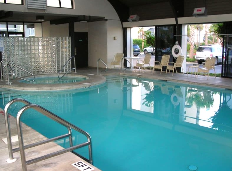 Indoor pool &amp; hot tub