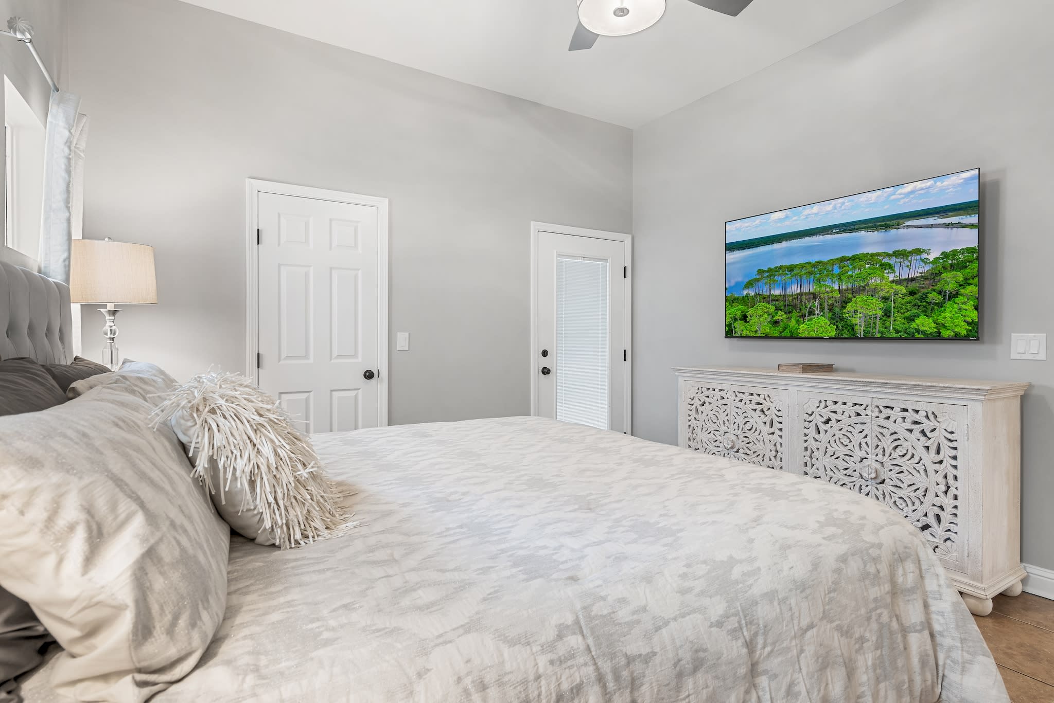 Master King Bedroom 1 in Main House w/ en suite Bathroom 