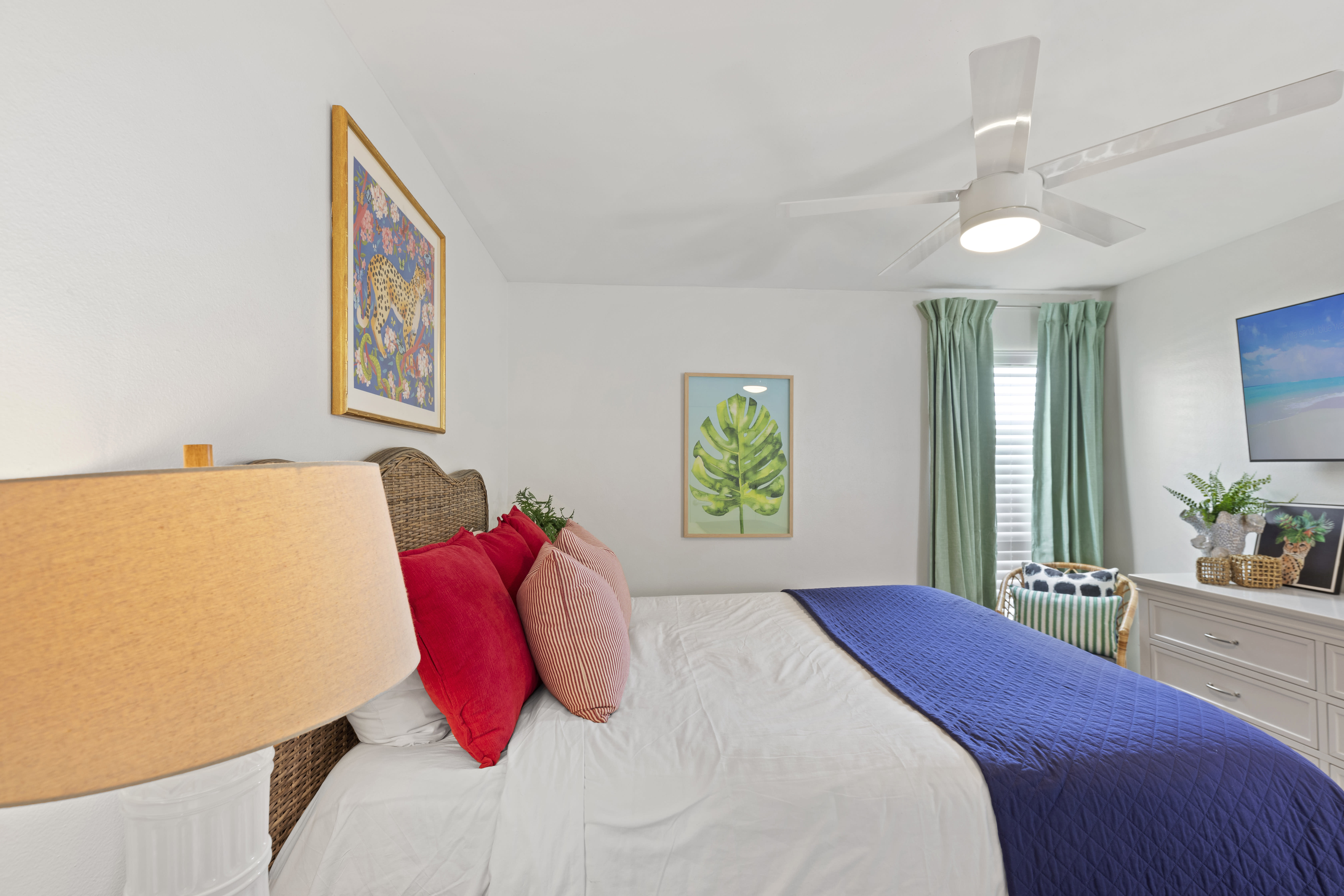 Master Bedroom with queen bed