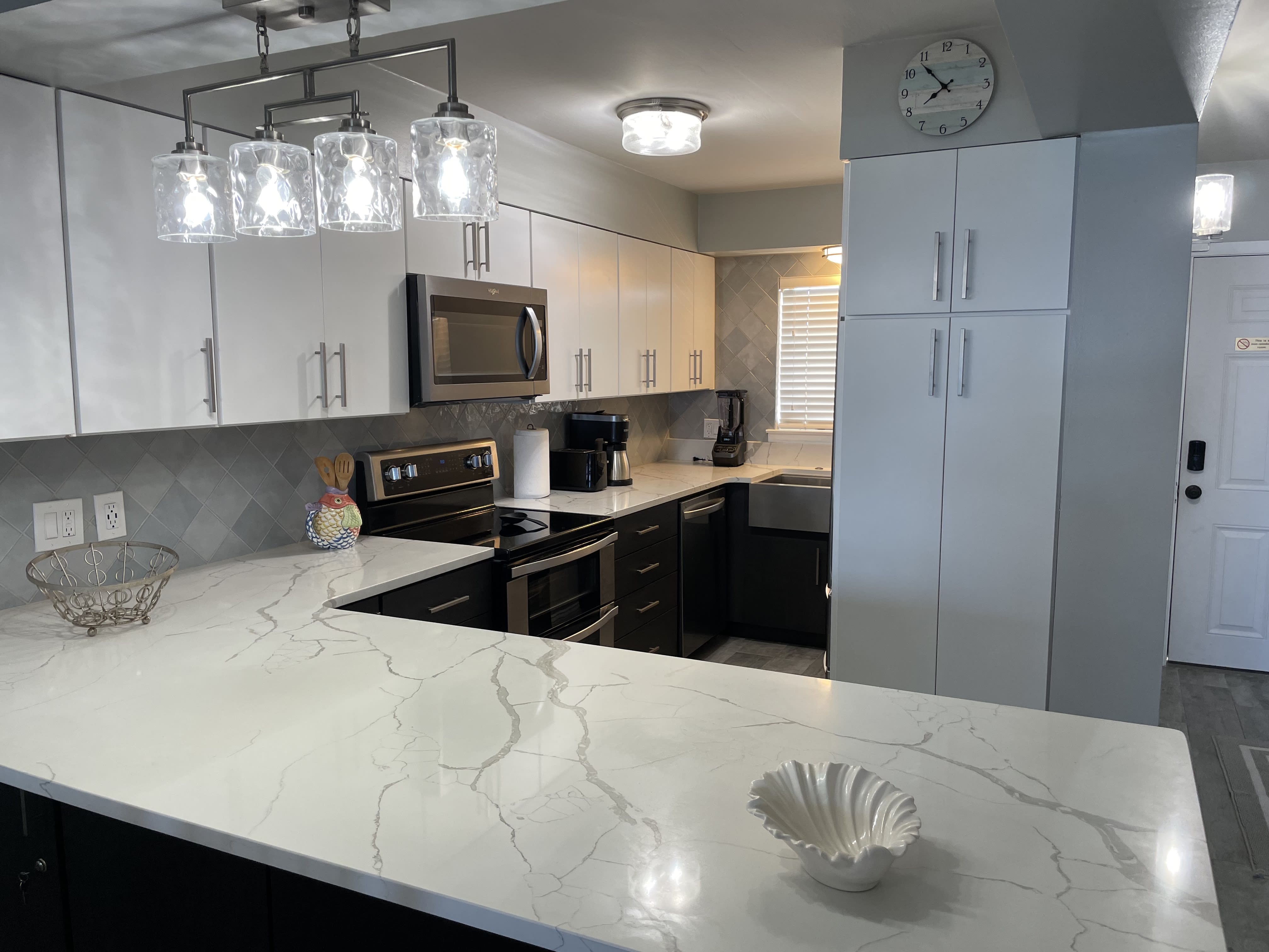 Quartz Countertops and Stainless Appliances NEW 2022