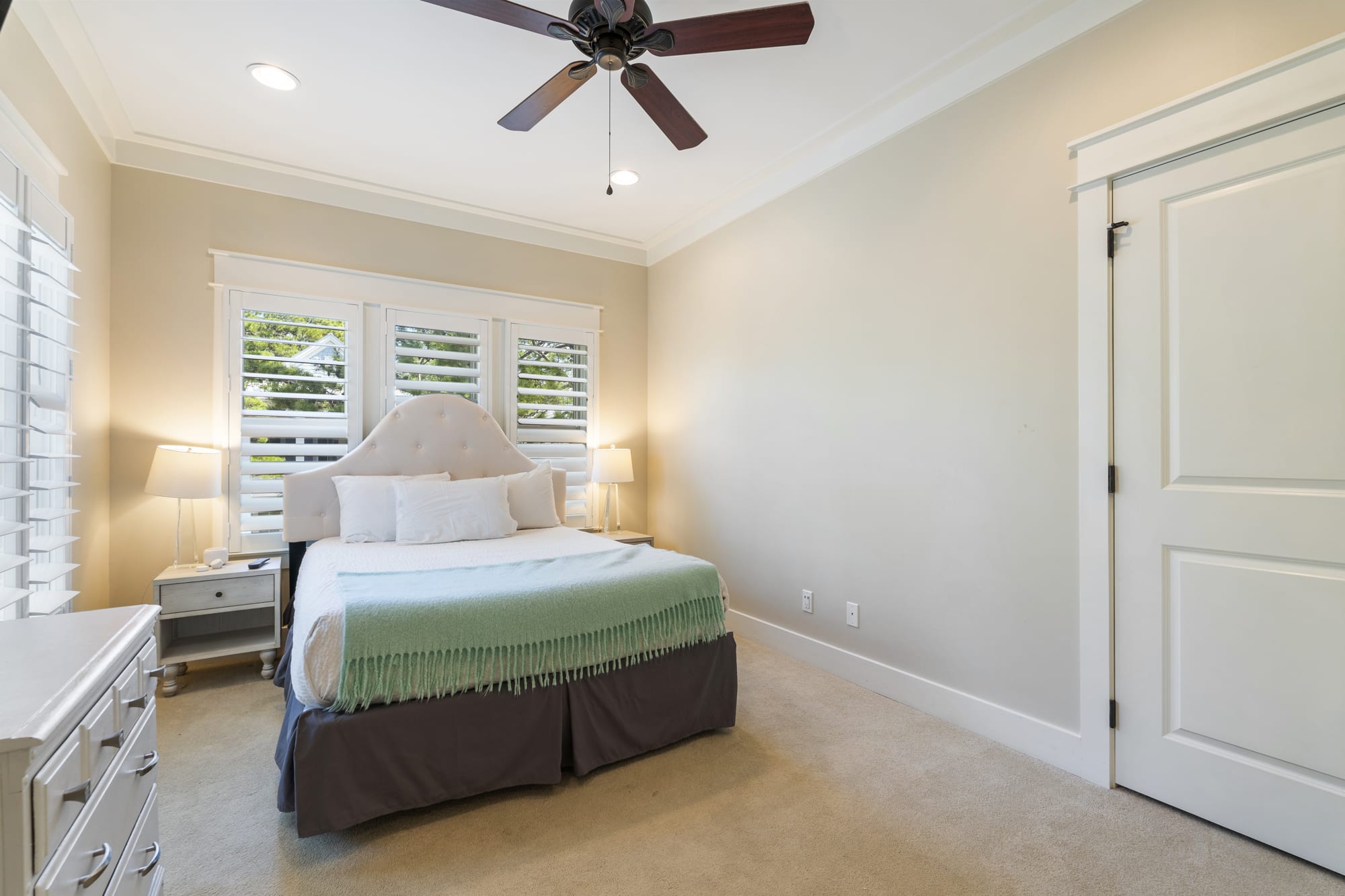 2nd Floor Queen Bedroom