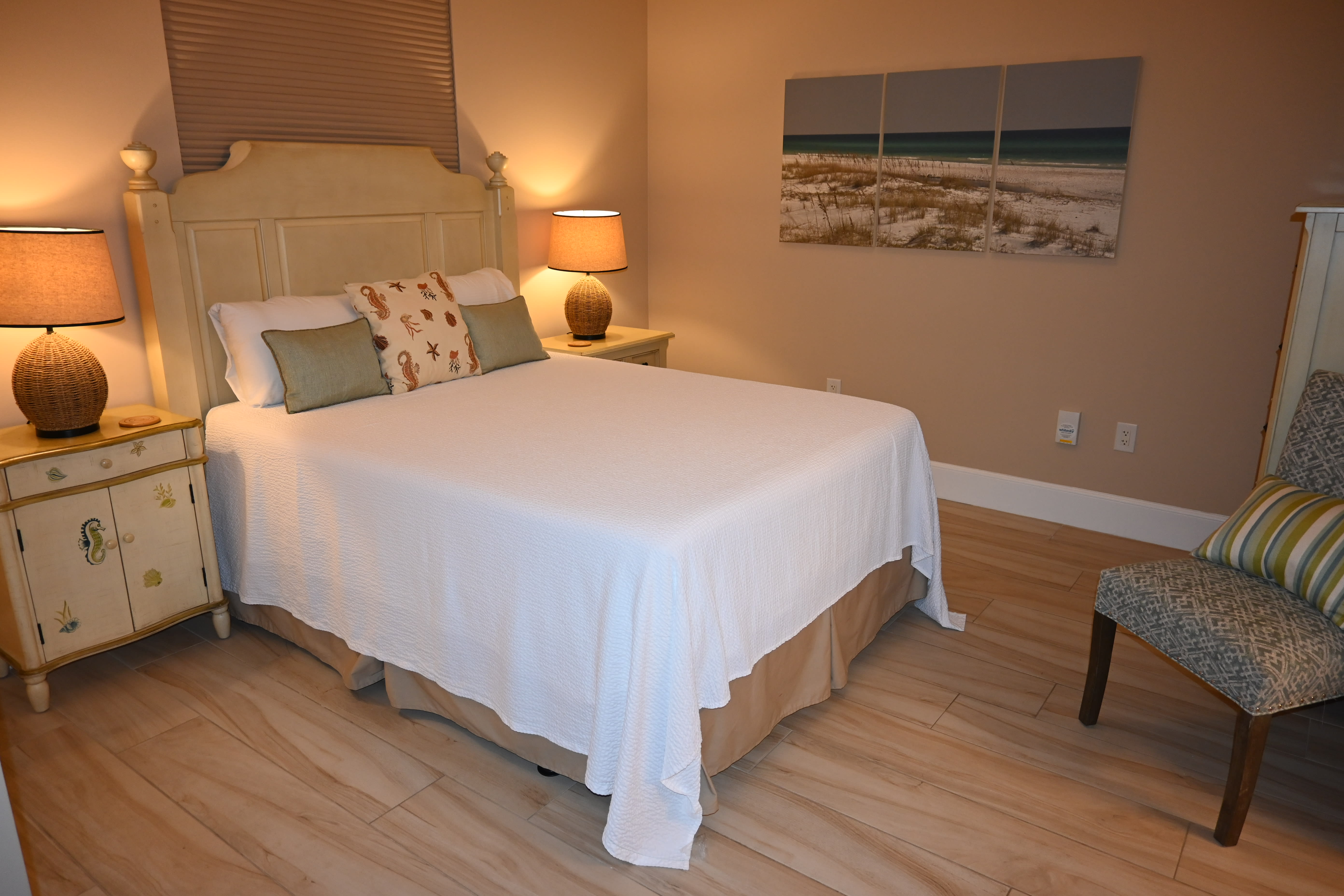 Guest Bedroom With Queen Bed.