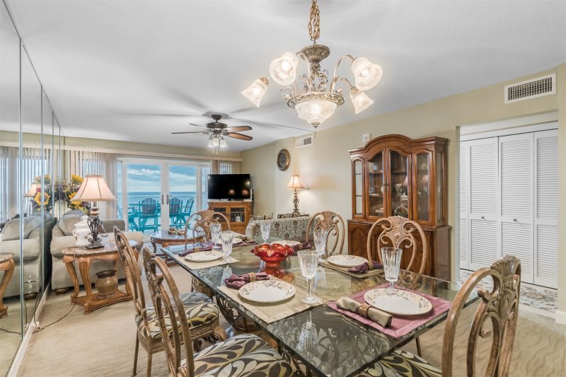 Large Dining Room Table for Formal or Casual Dining Large Dining Room Table for Formal or Casual Dining