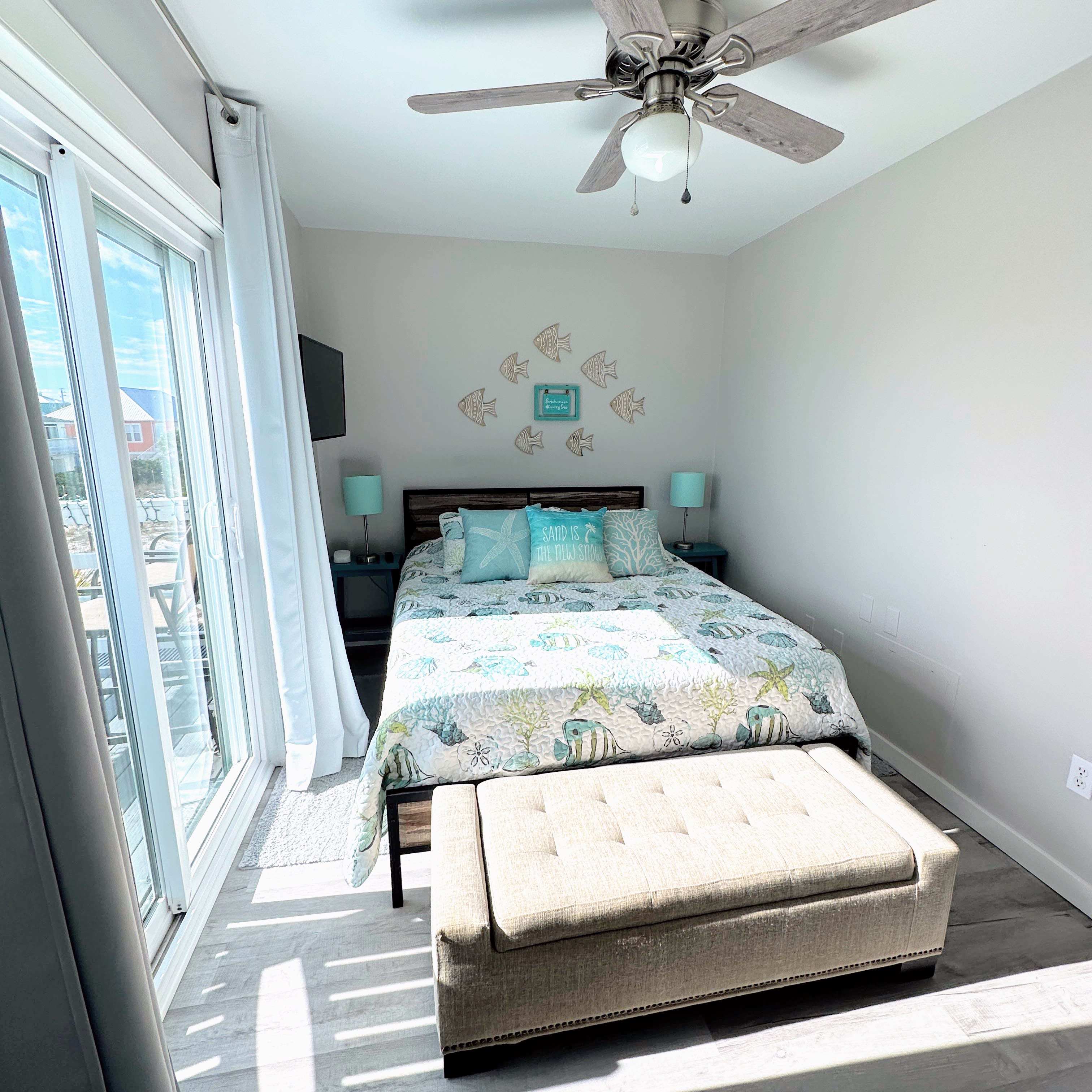 Top Floor Guest Bedroom-Queen Size Bed-Smart TV-Gulf of Mexico Water Views-Deck