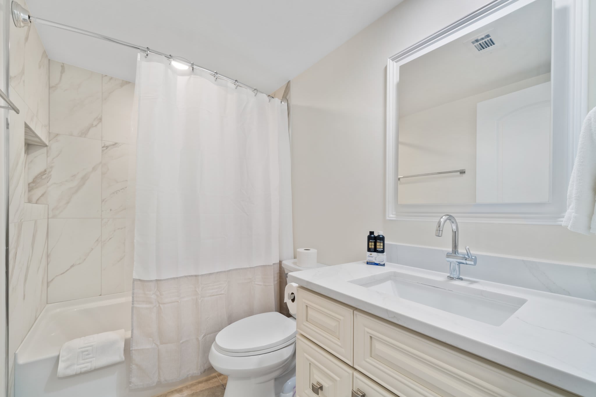 Newly renovated guest bath with tub/shower combo.