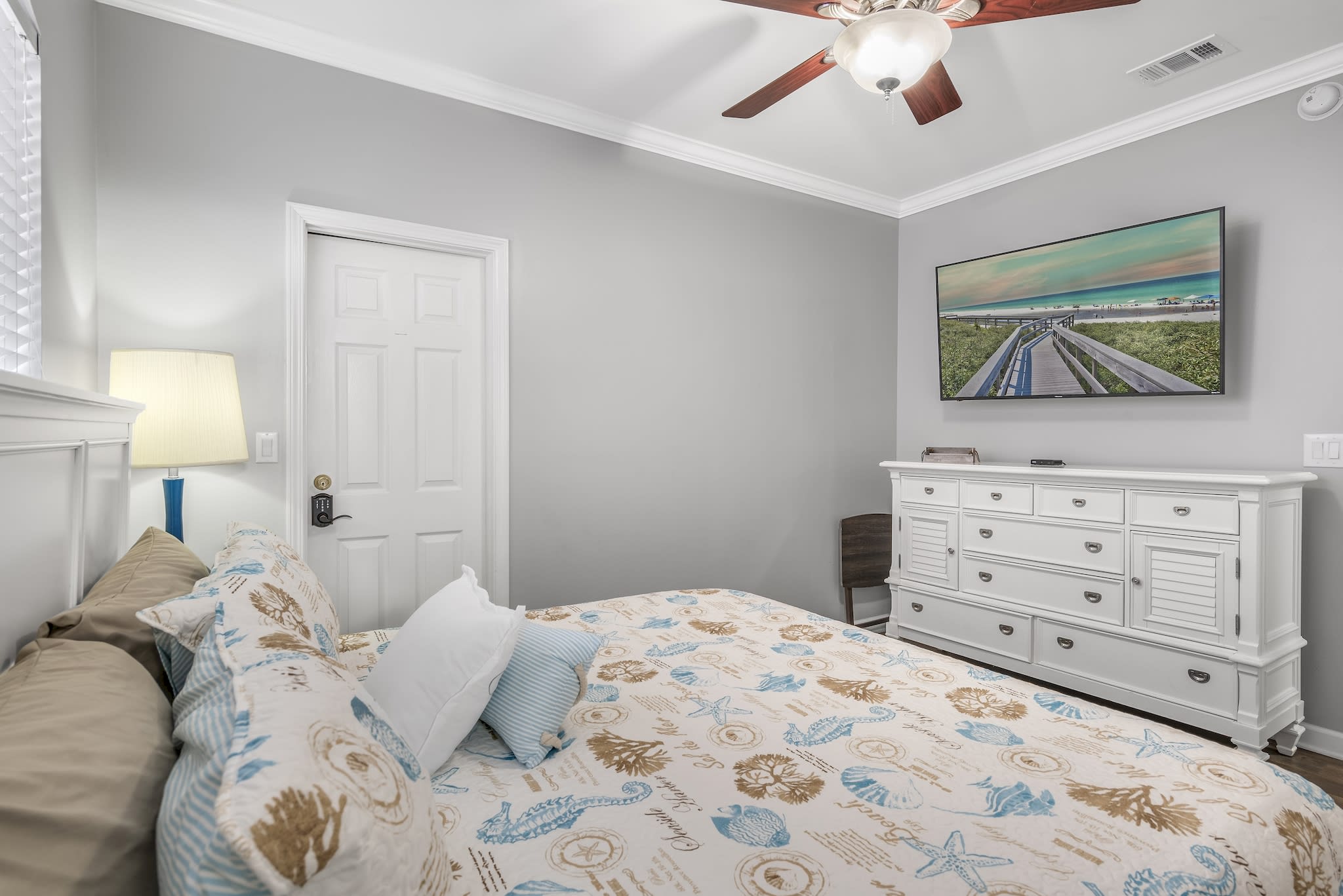 1st King Master Bedroom w/ ensuite bathroom