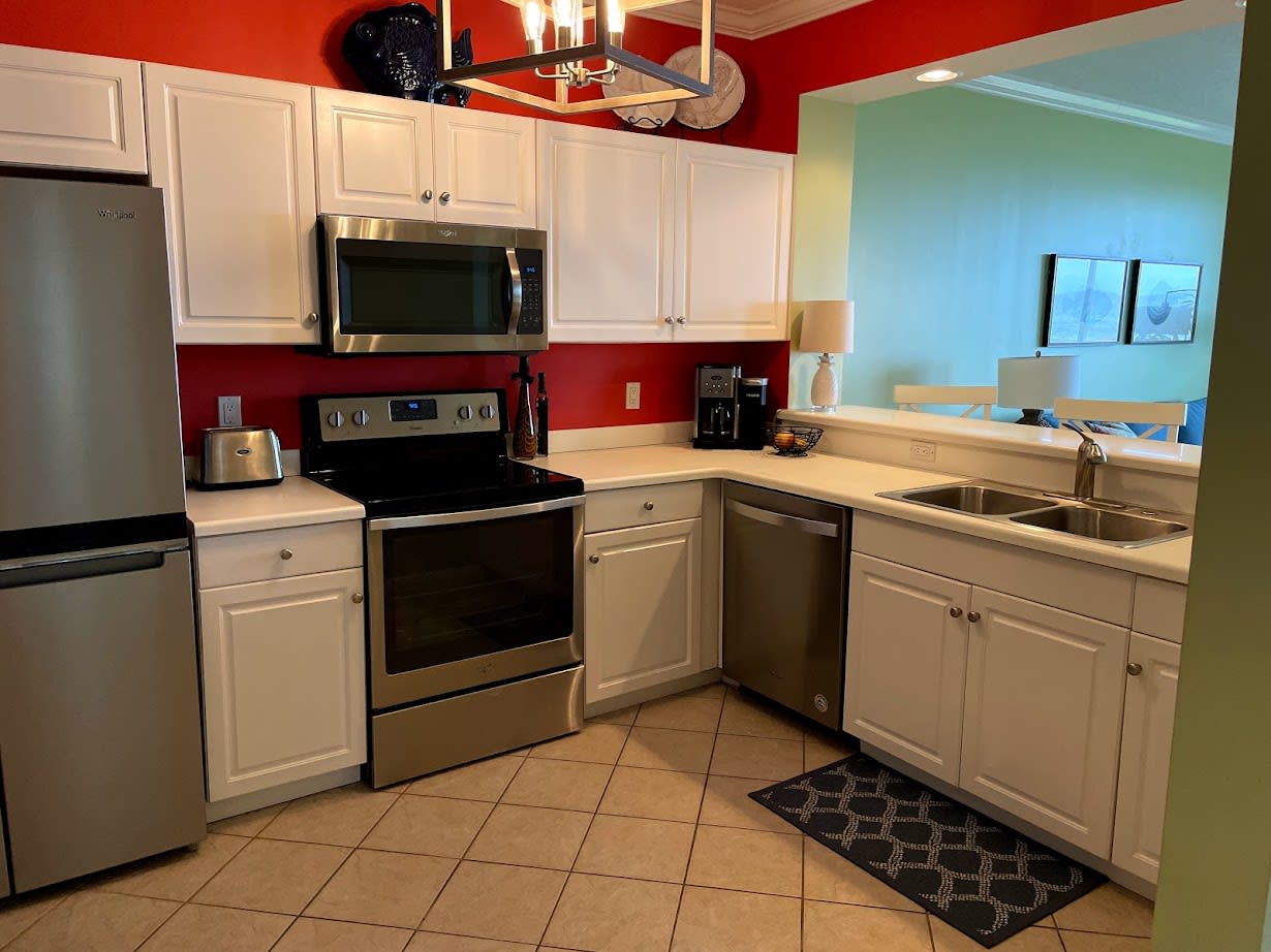 Kitchen with washer dryer