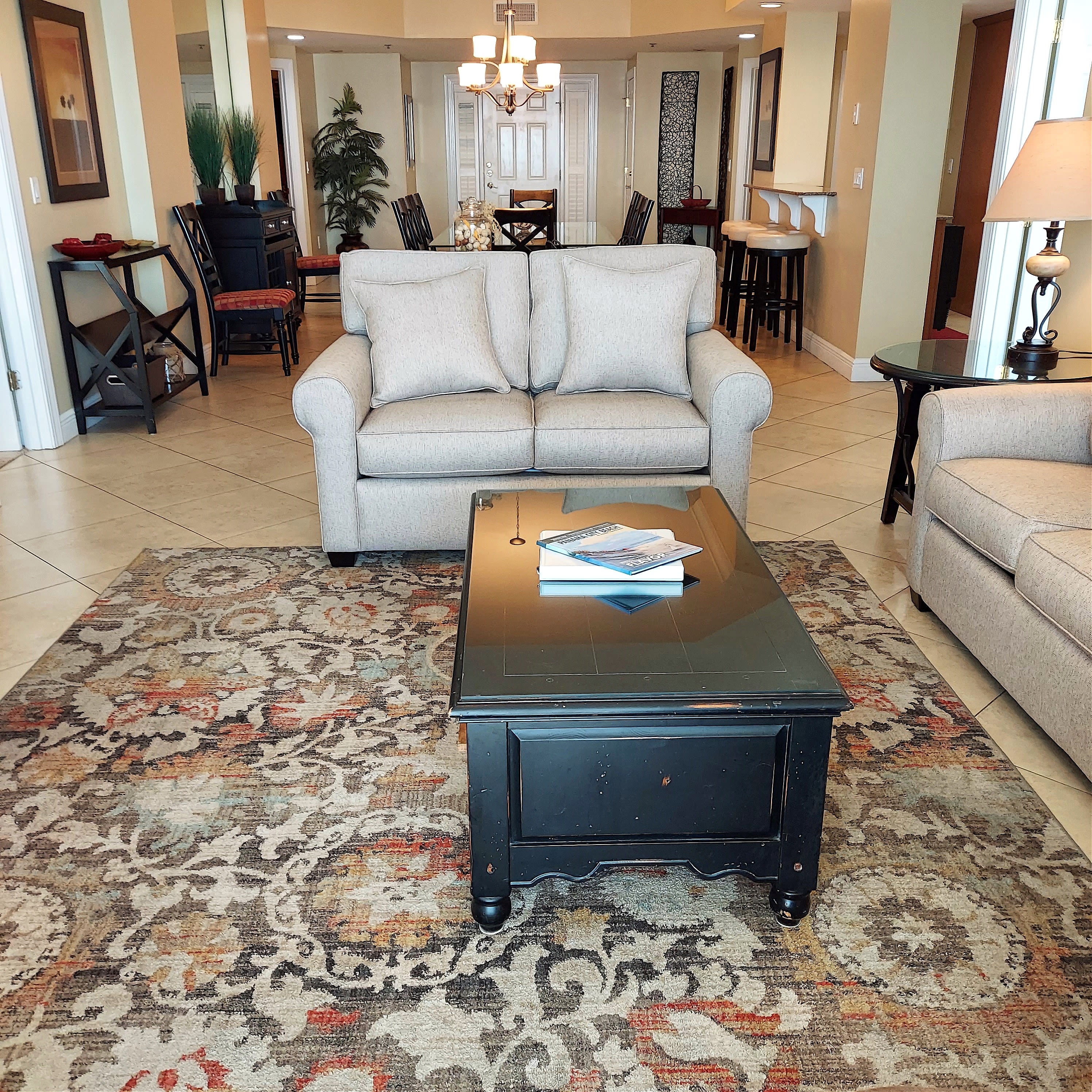 Great Living Room View To Entry