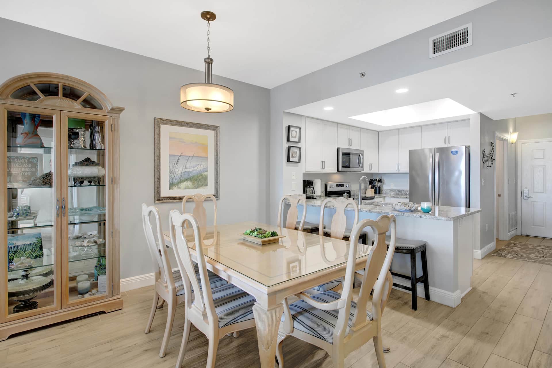 Dining space for 6, plus 3 more at the low top bar!