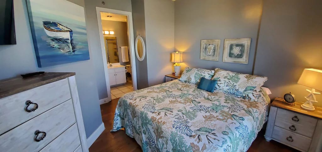 2nd Master Suite with private bathroom.