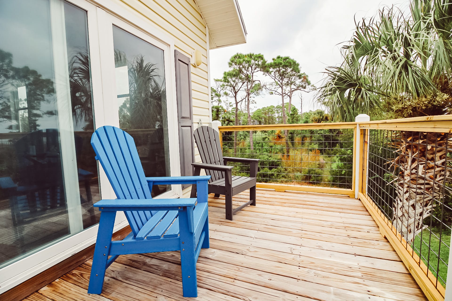 Additional sitting area on back deck