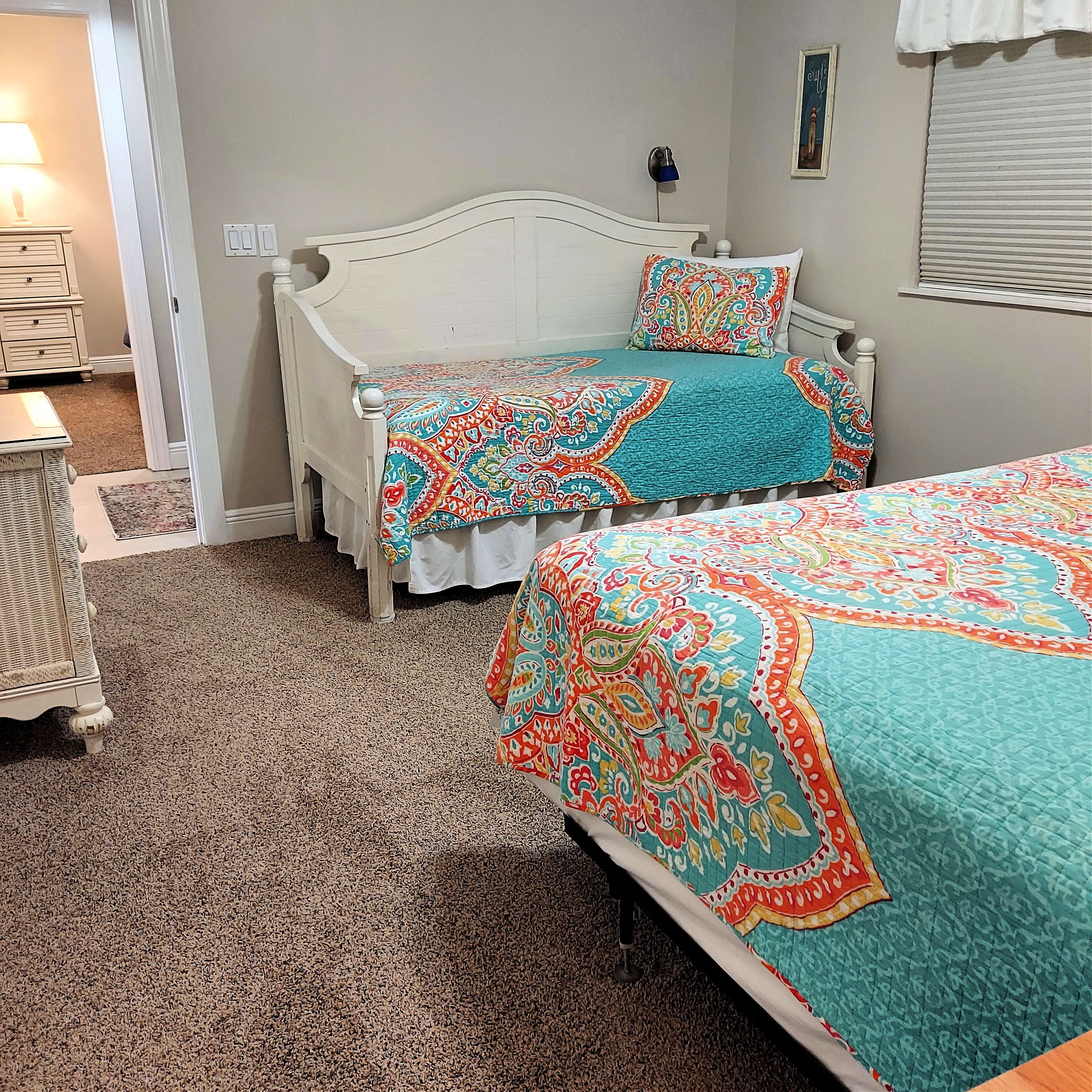 King Guest Bedroom W/Trundle