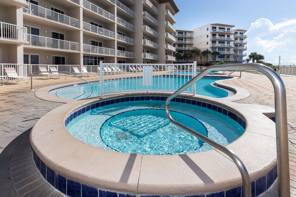 Poolside and beachfront hot tub! 