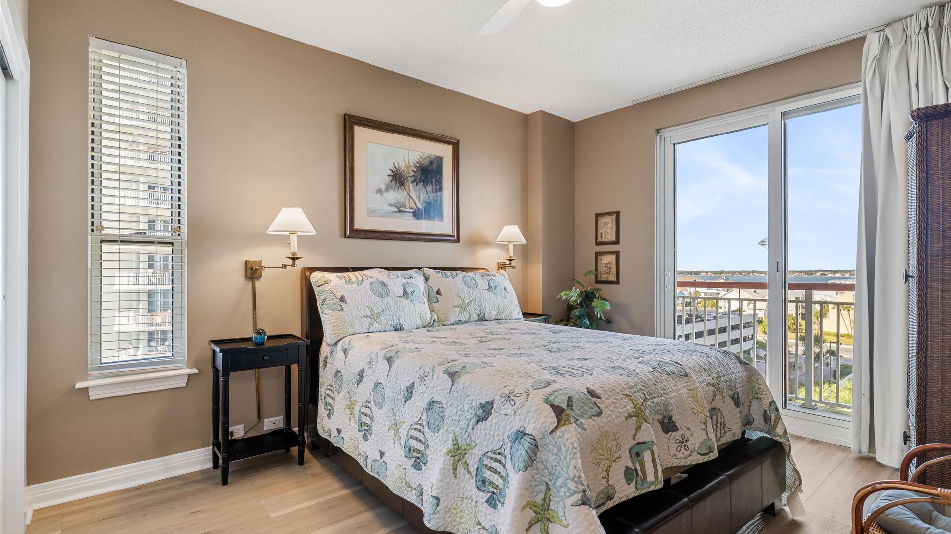 Spacious queen bedroom w/private ensuite and Juliet Balcony