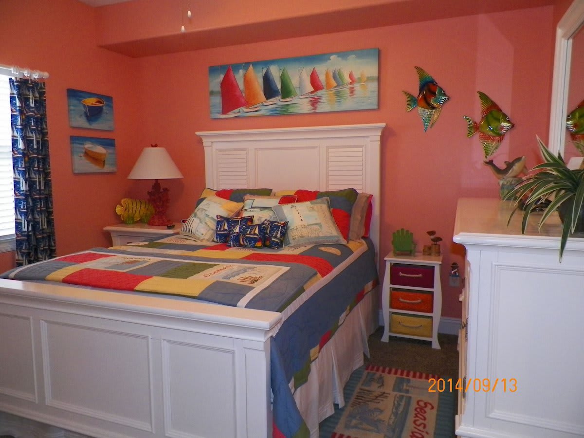 Guest Bedroom with Queen size mattress and LCD-HDTV