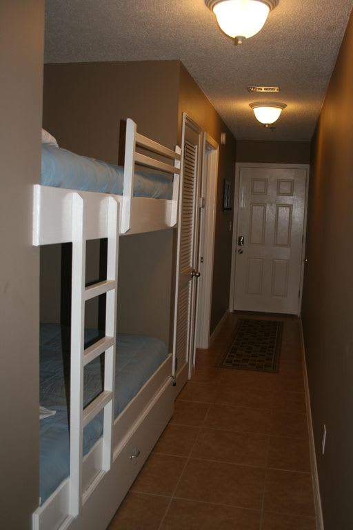 2 twin hall bunk beds