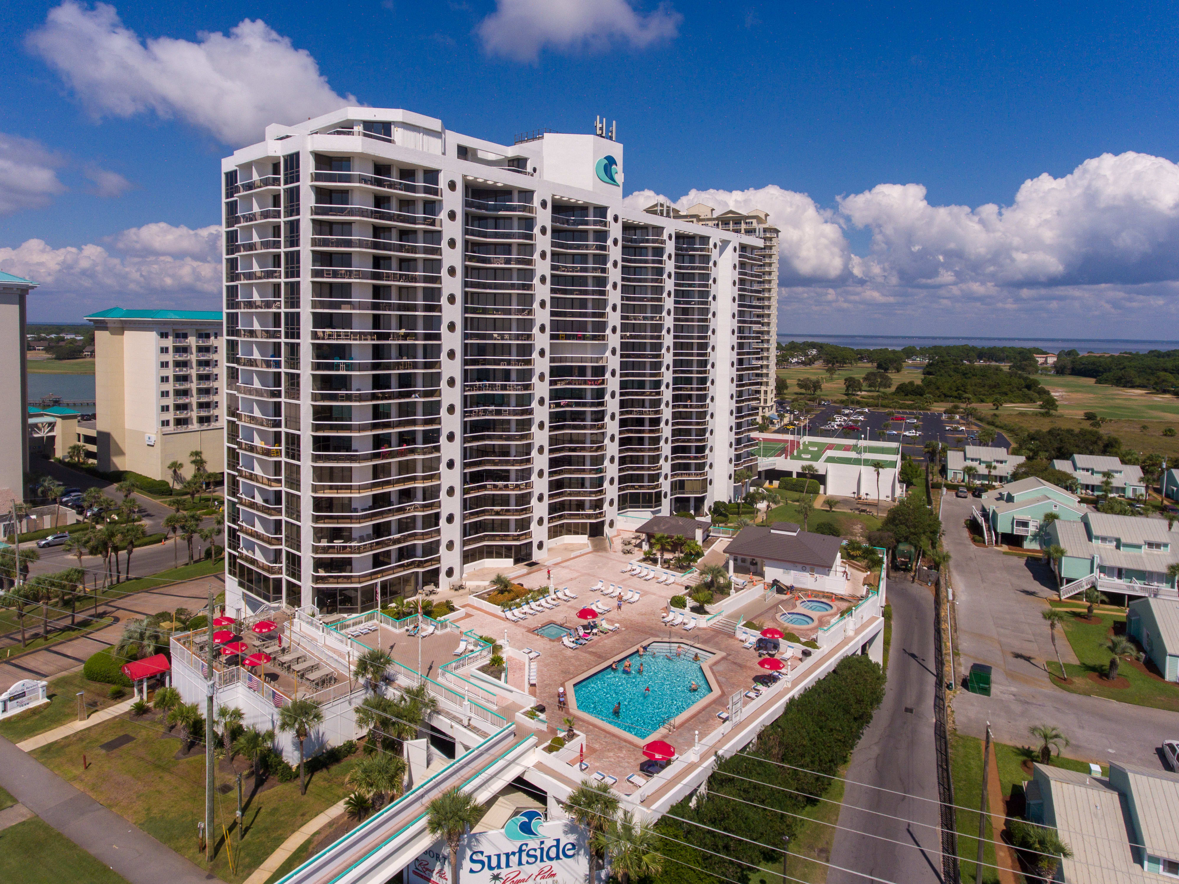 Surfside dining and pool deck