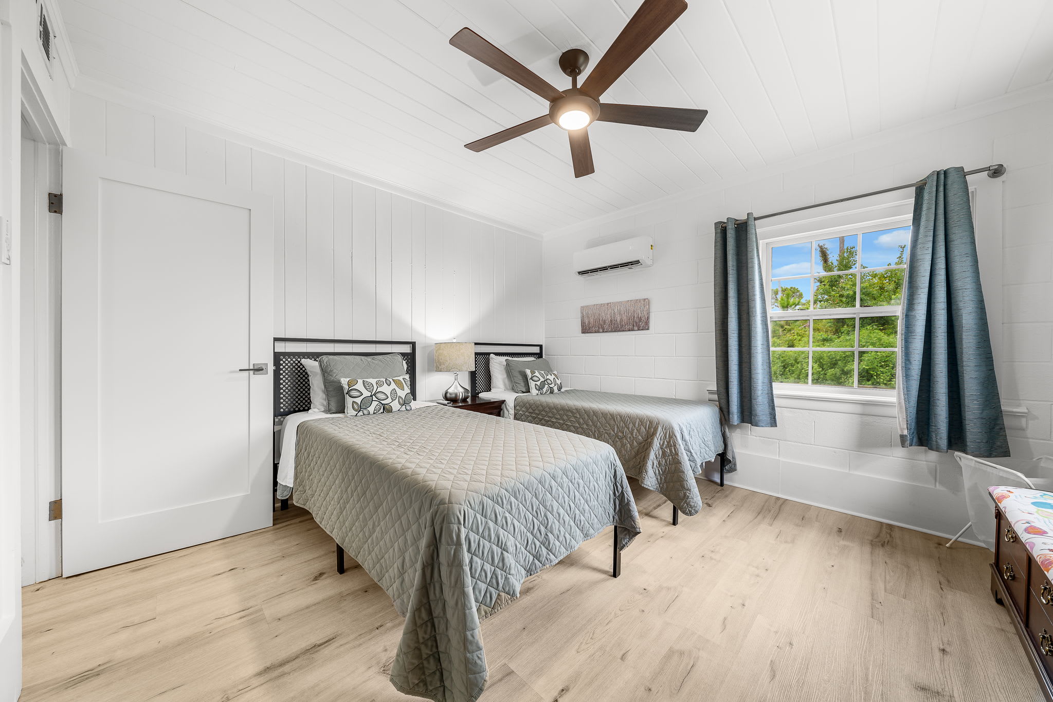 Twins can be combined to make a king utilizing a foam topper and king bedding