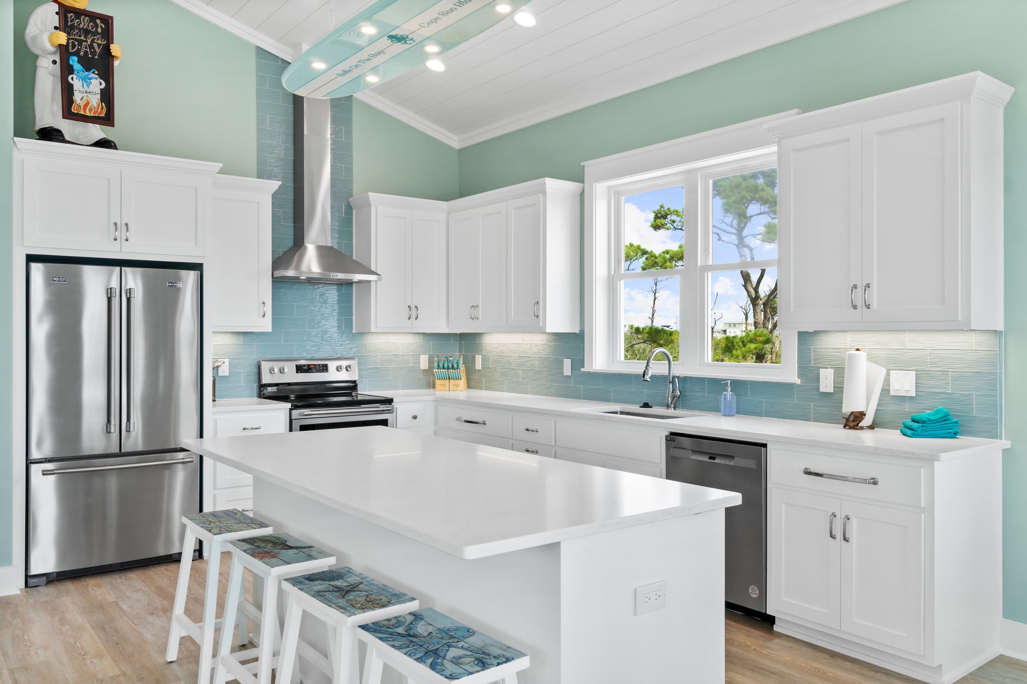 Kitchen loaded with amenities and our Surf Board island lighting!