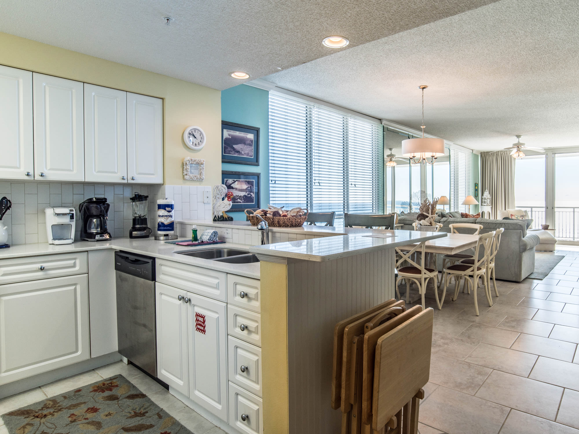 Fully equipped kitchen.