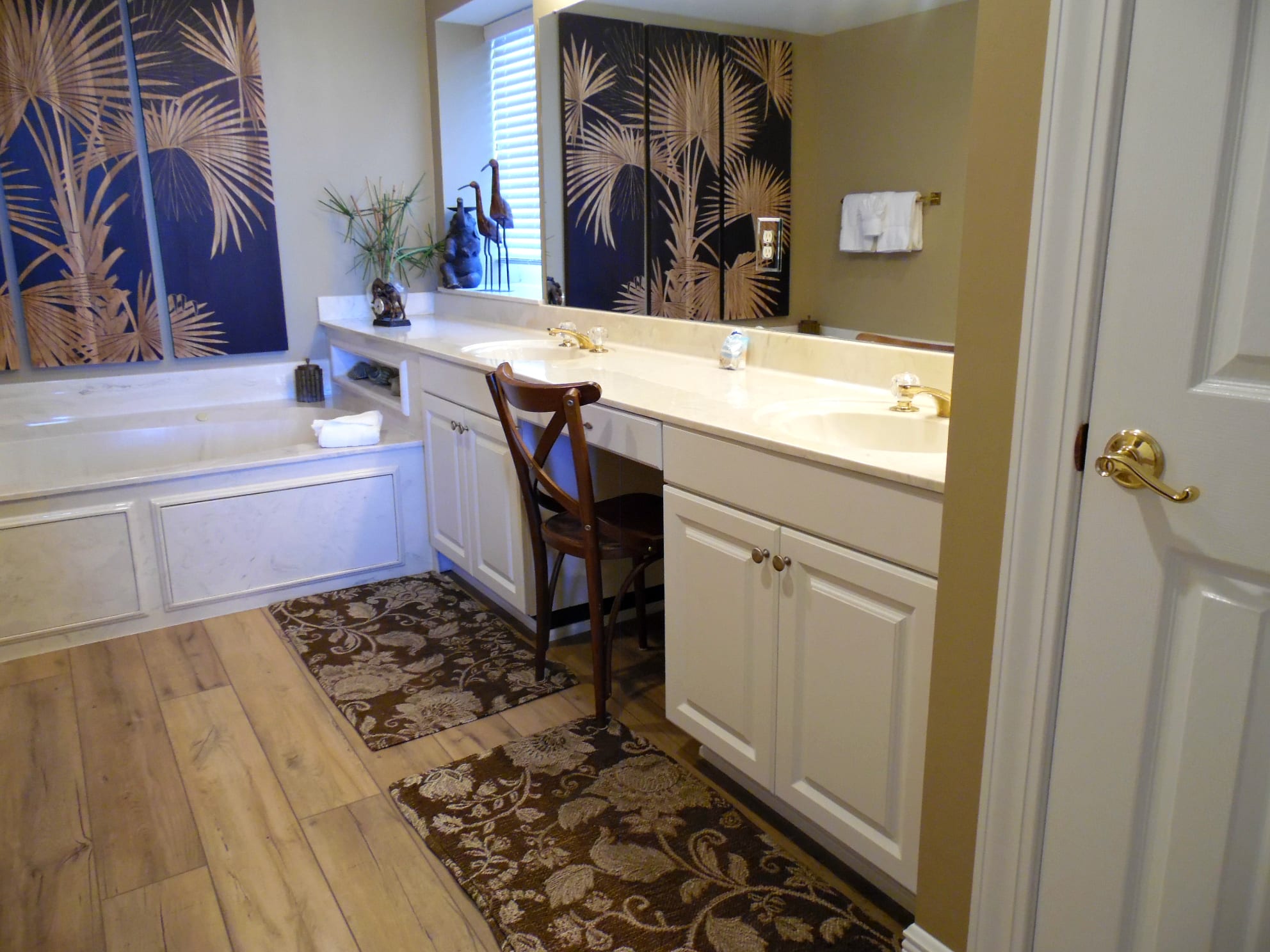 Master Bath With Jacuzzi Tub &amp; Double Vanity